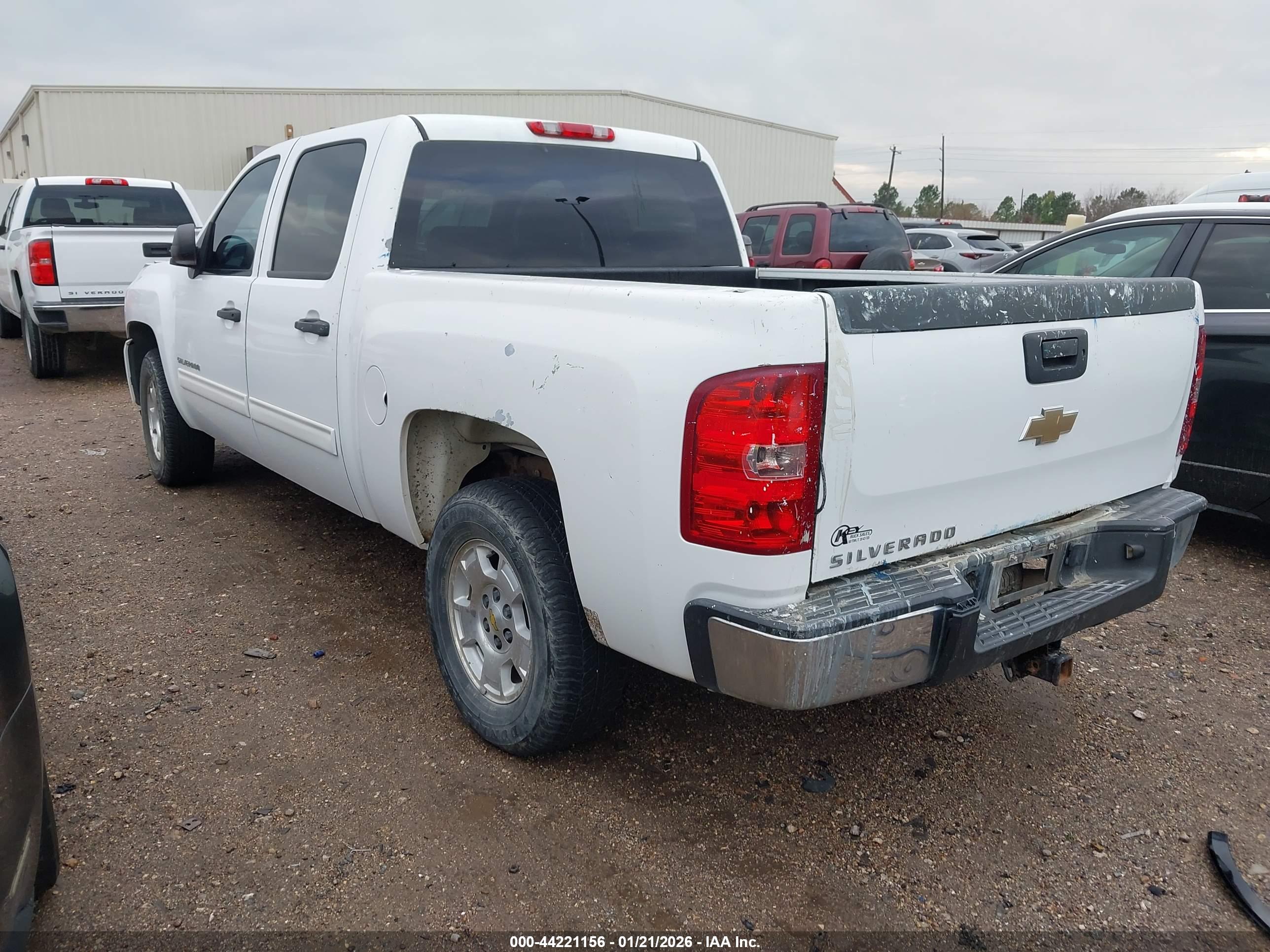 CHEVROLET SILVERADO image 3