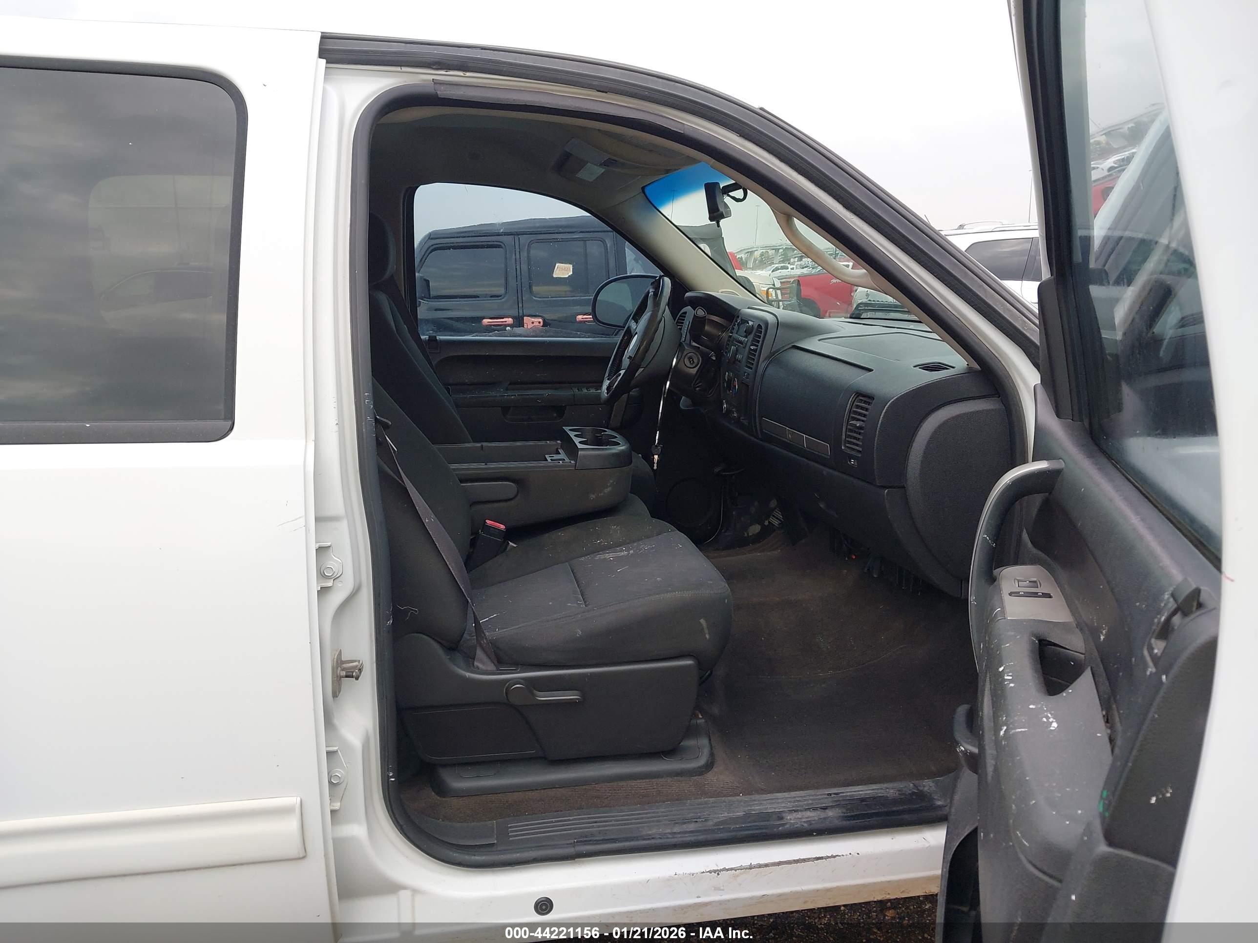 CHEVROLET SILVERADO image 5