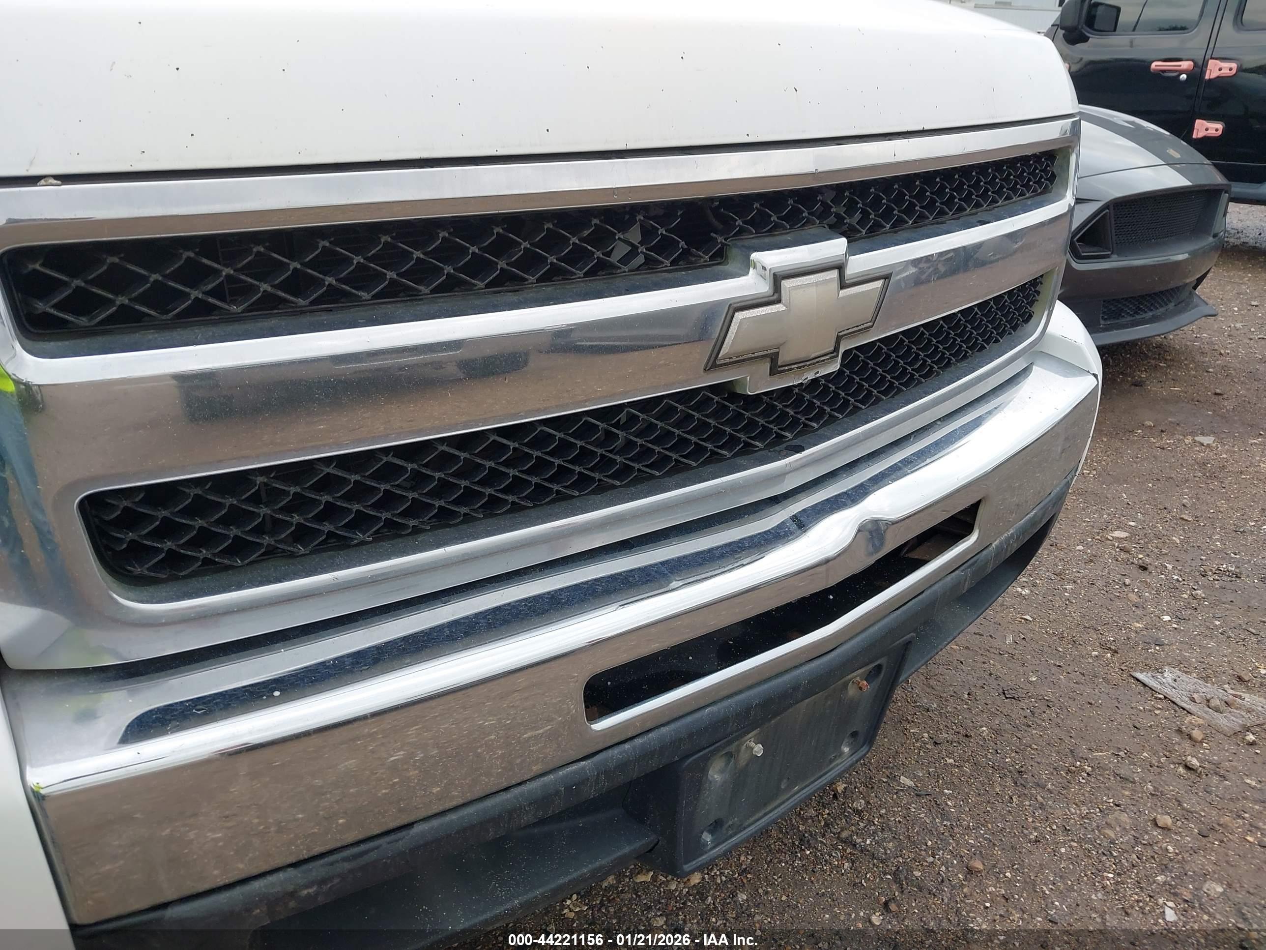 CHEVROLET SILVERADO image 6