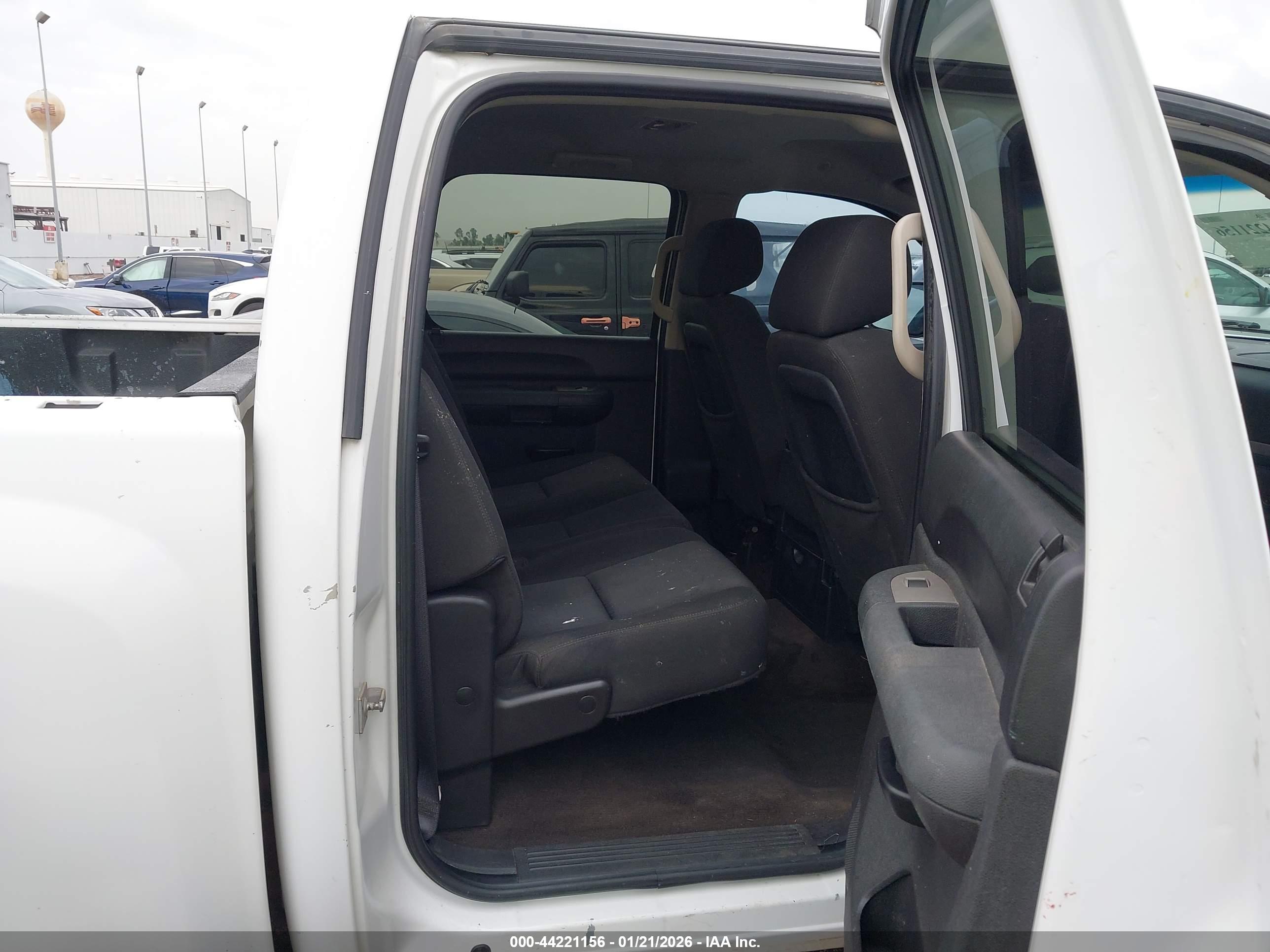 CHEVROLET SILVERADO image 8