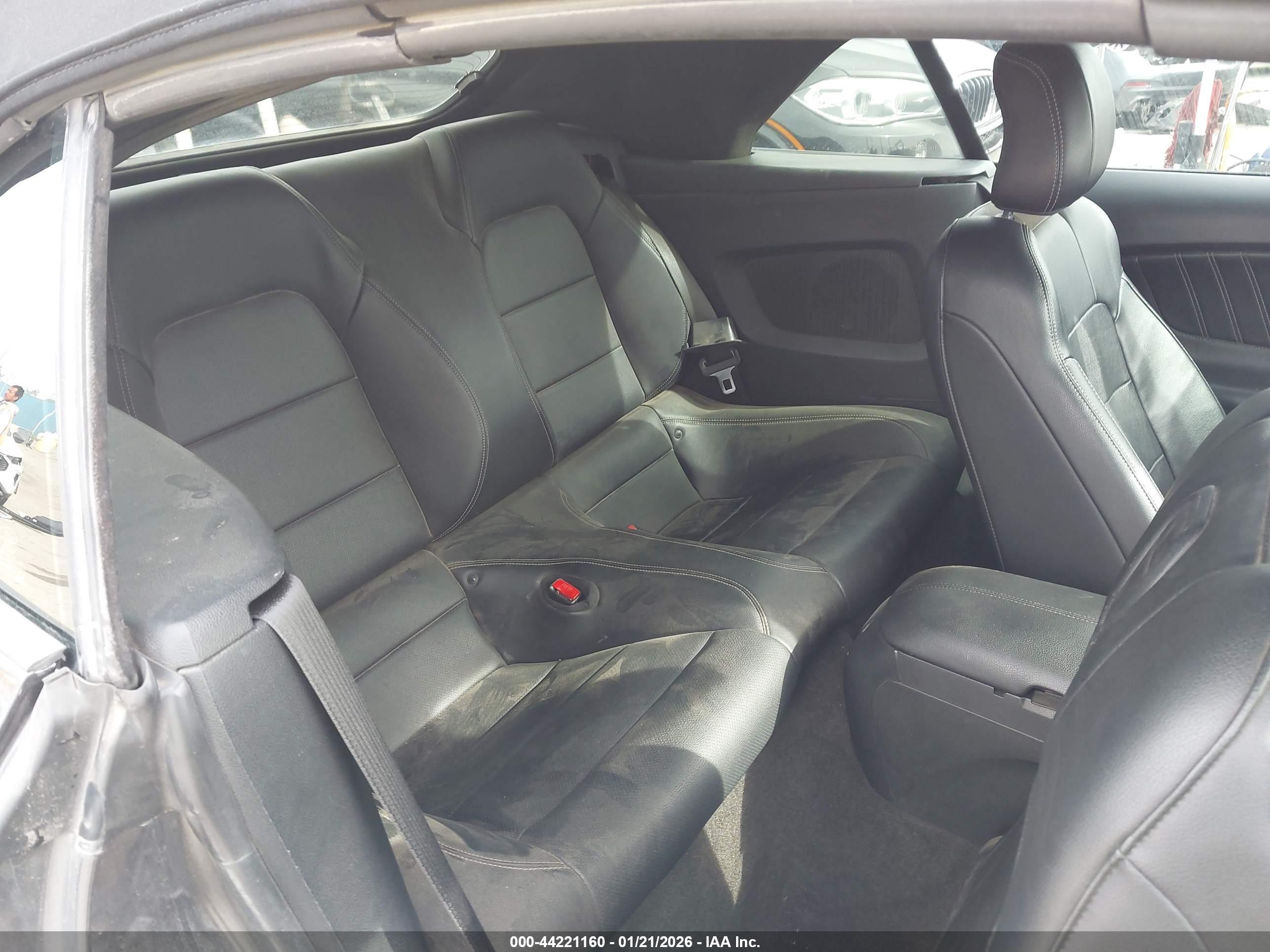 FORD MUSTANG image 8