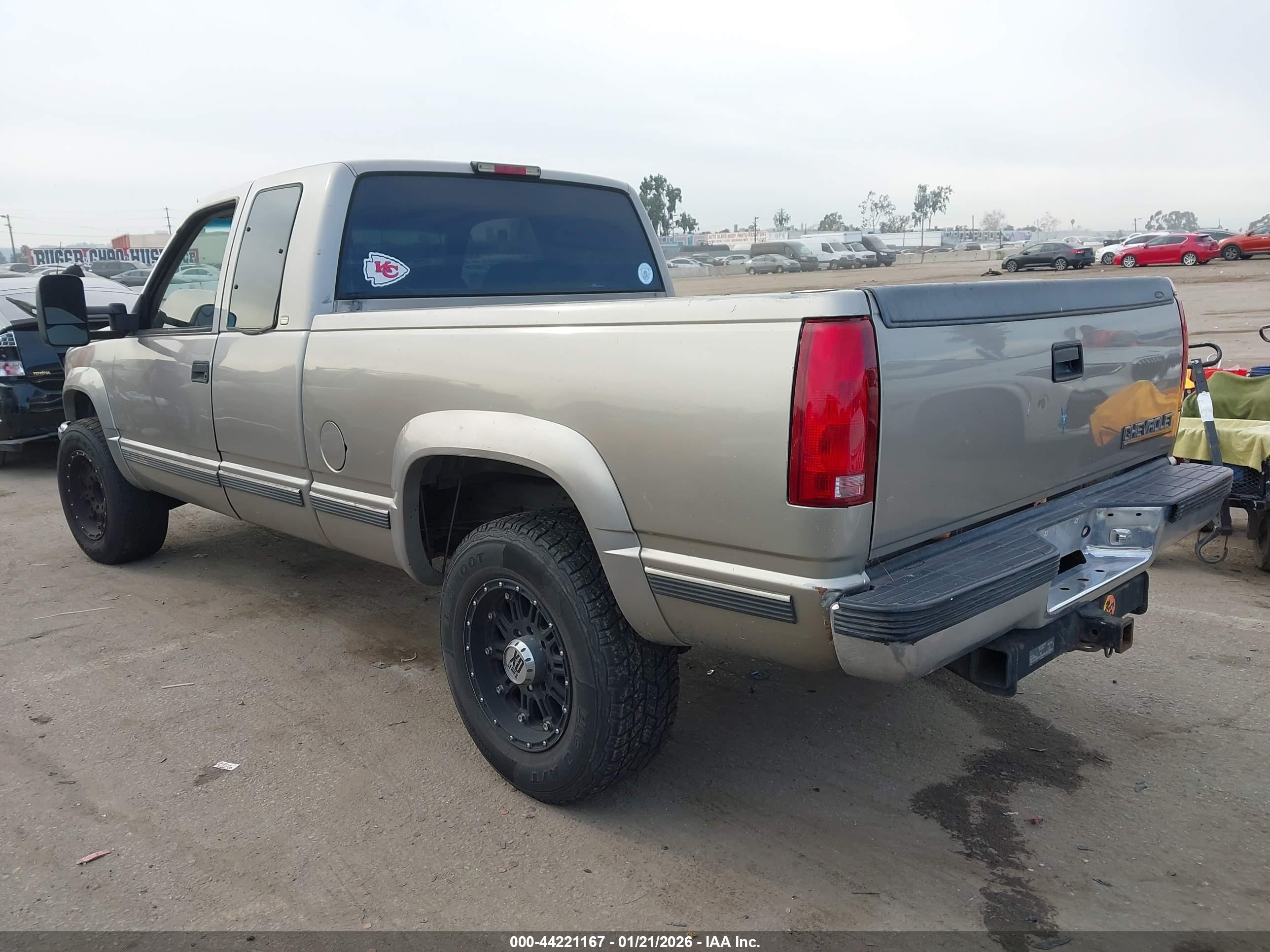 CHEVROLET K2500 image 3