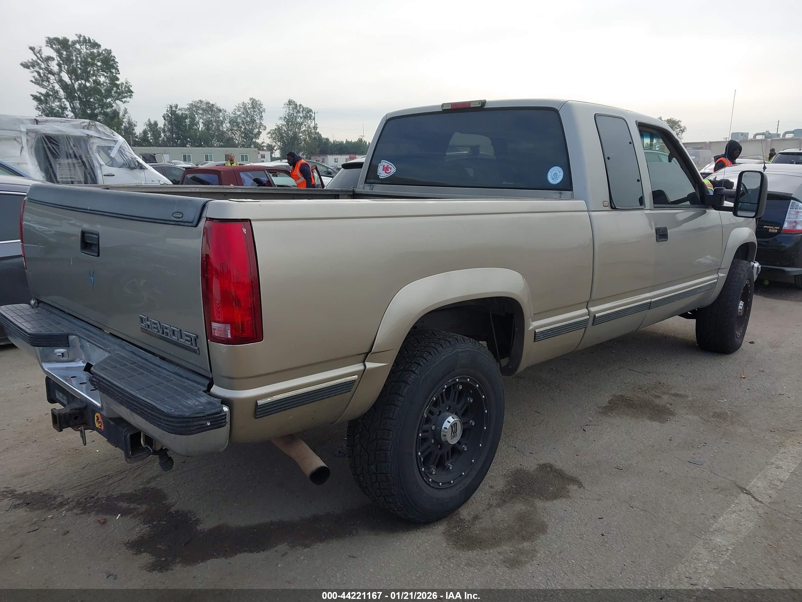 CHEVROLET K2500 image 4