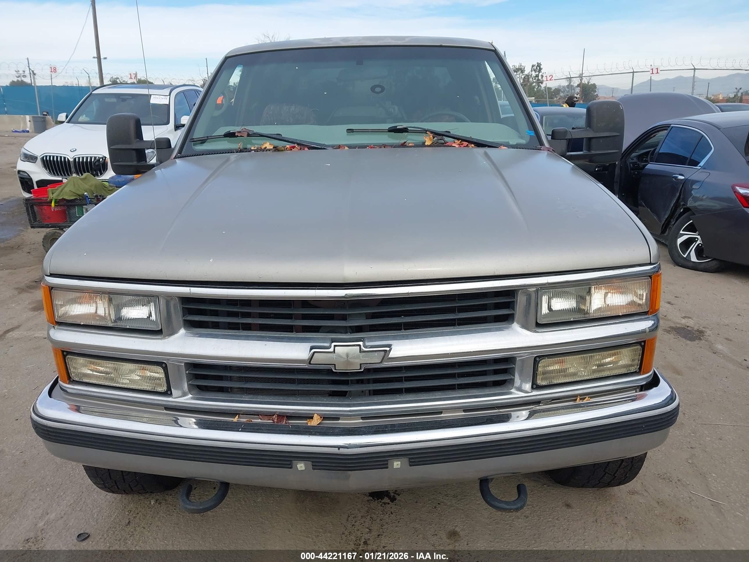 CHEVROLET K2500 image 6