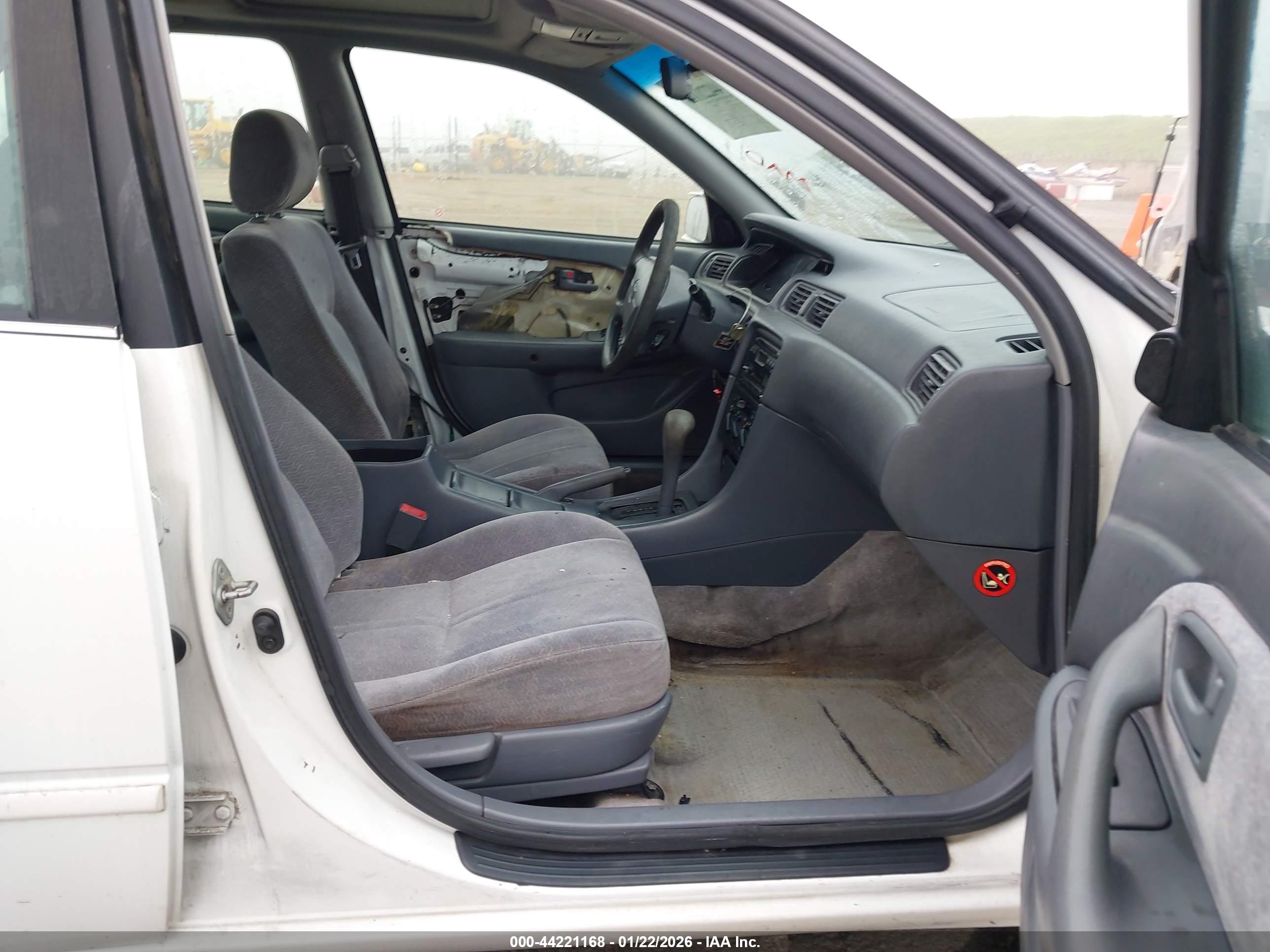 TOYOTA CAMRY image 5