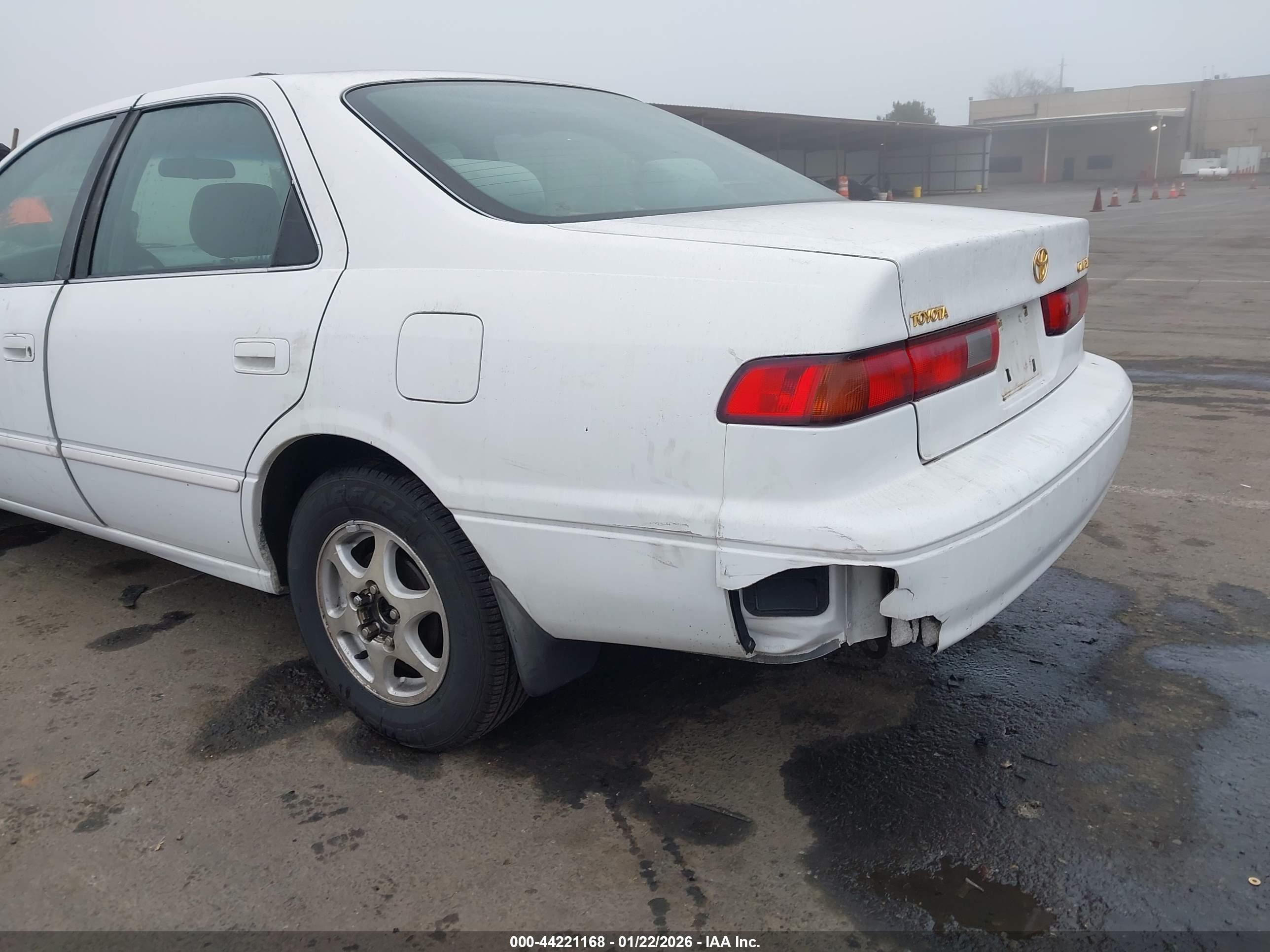 TOYOTA CAMRY image 6