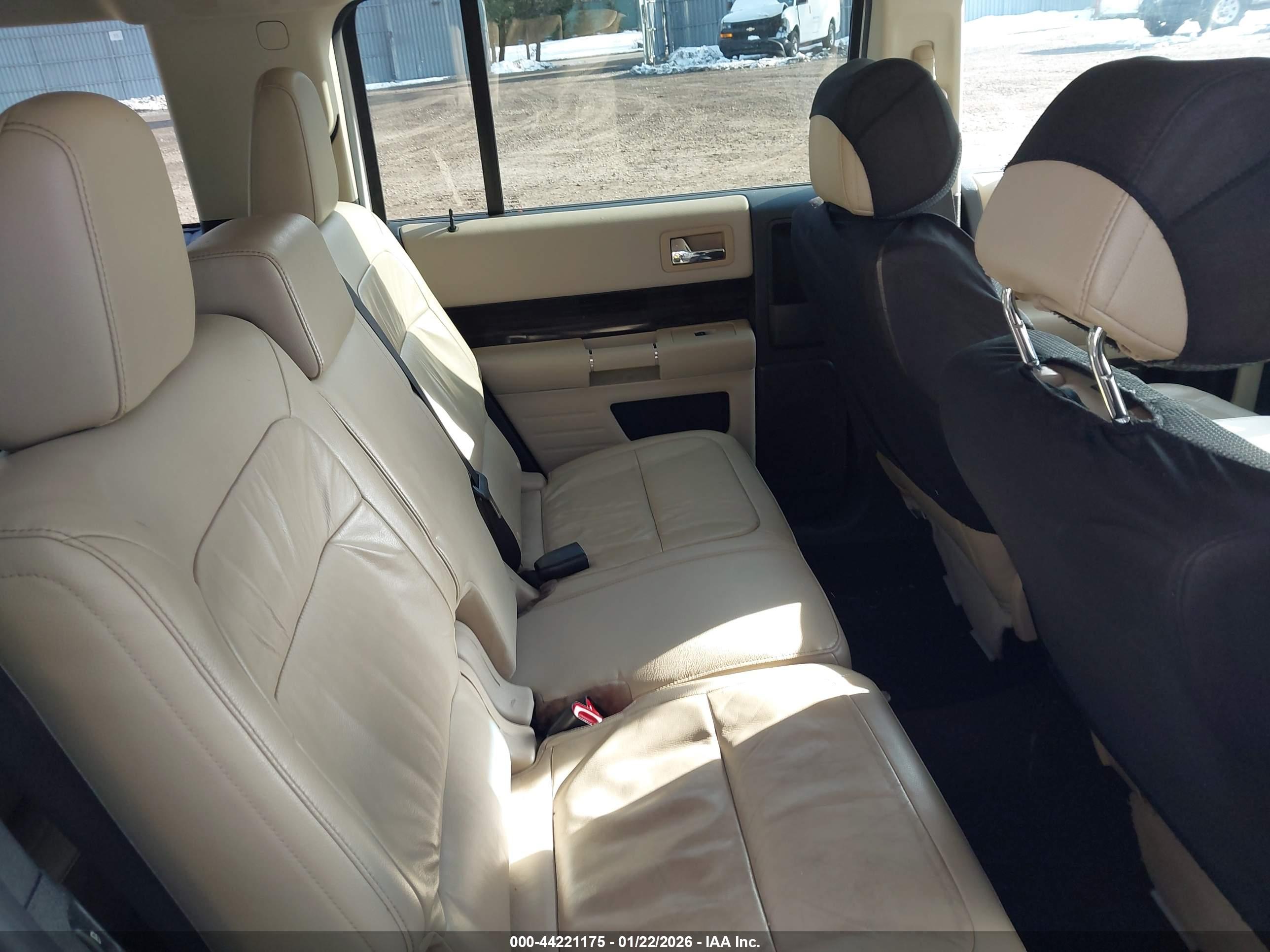 FORD FLEX image 8