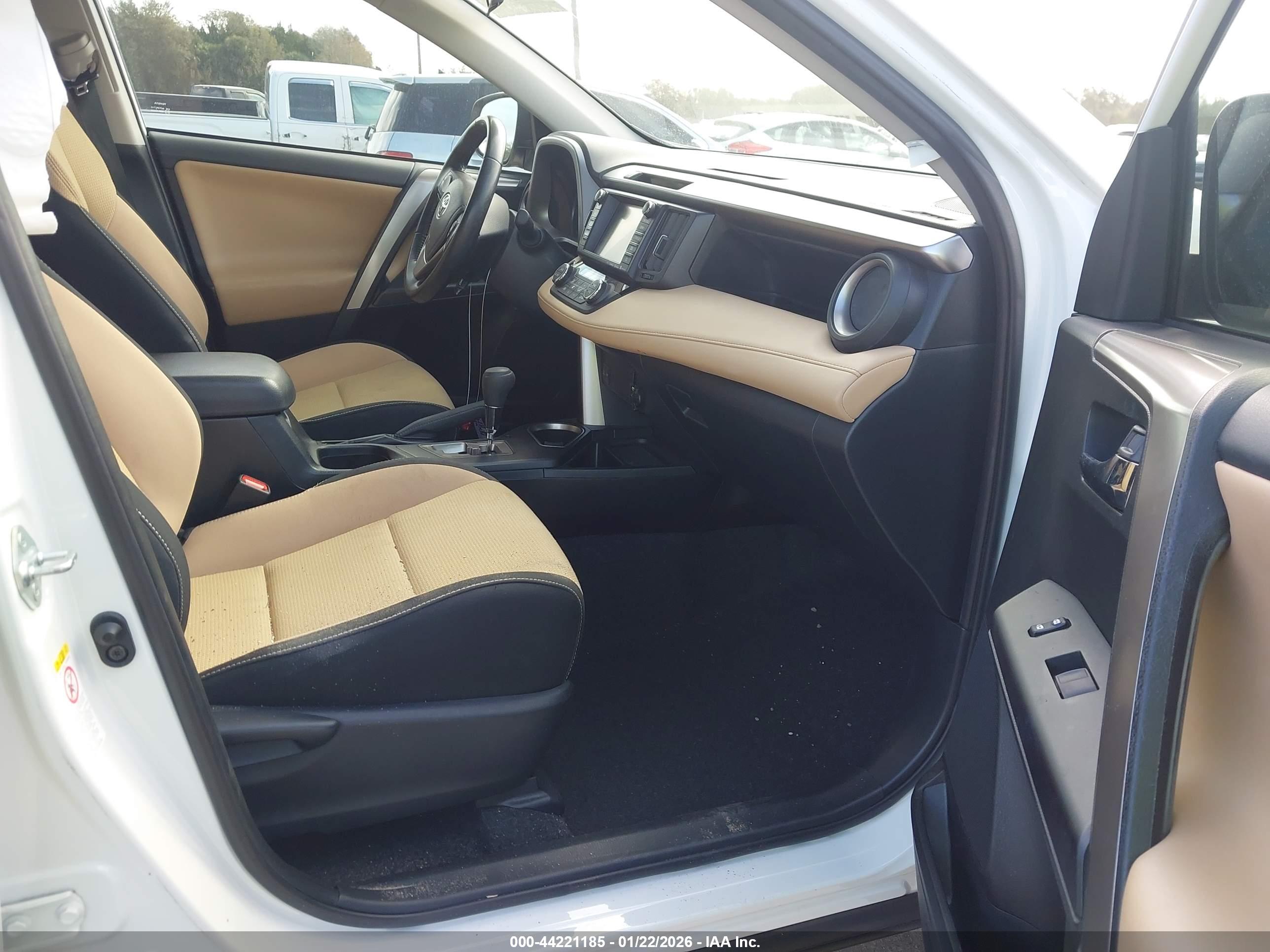 TOYOTA RAV4 image 5