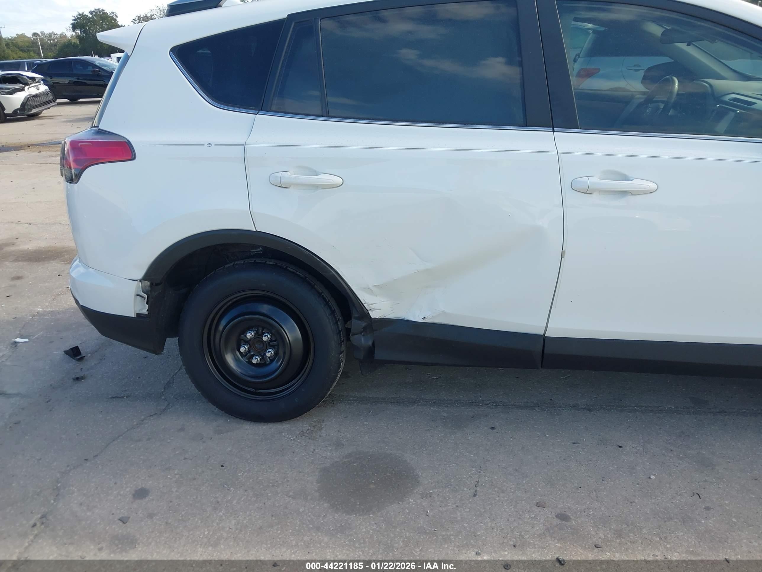 TOYOTA RAV4 image 6