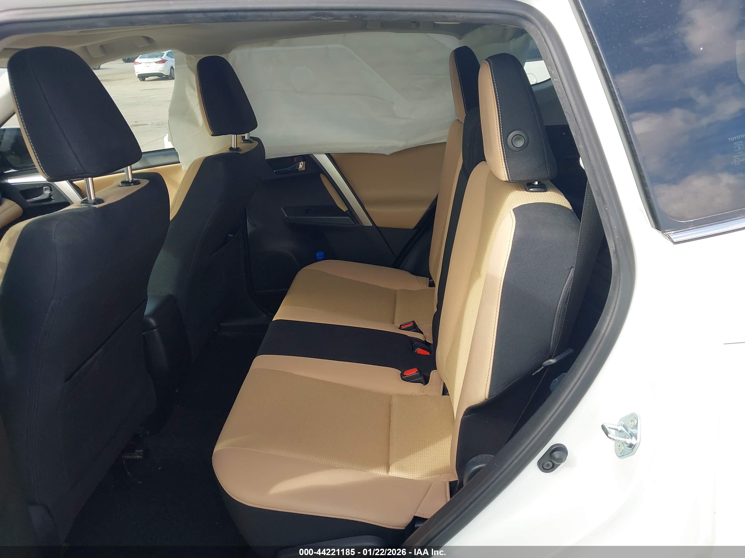 TOYOTA RAV4 image 8
