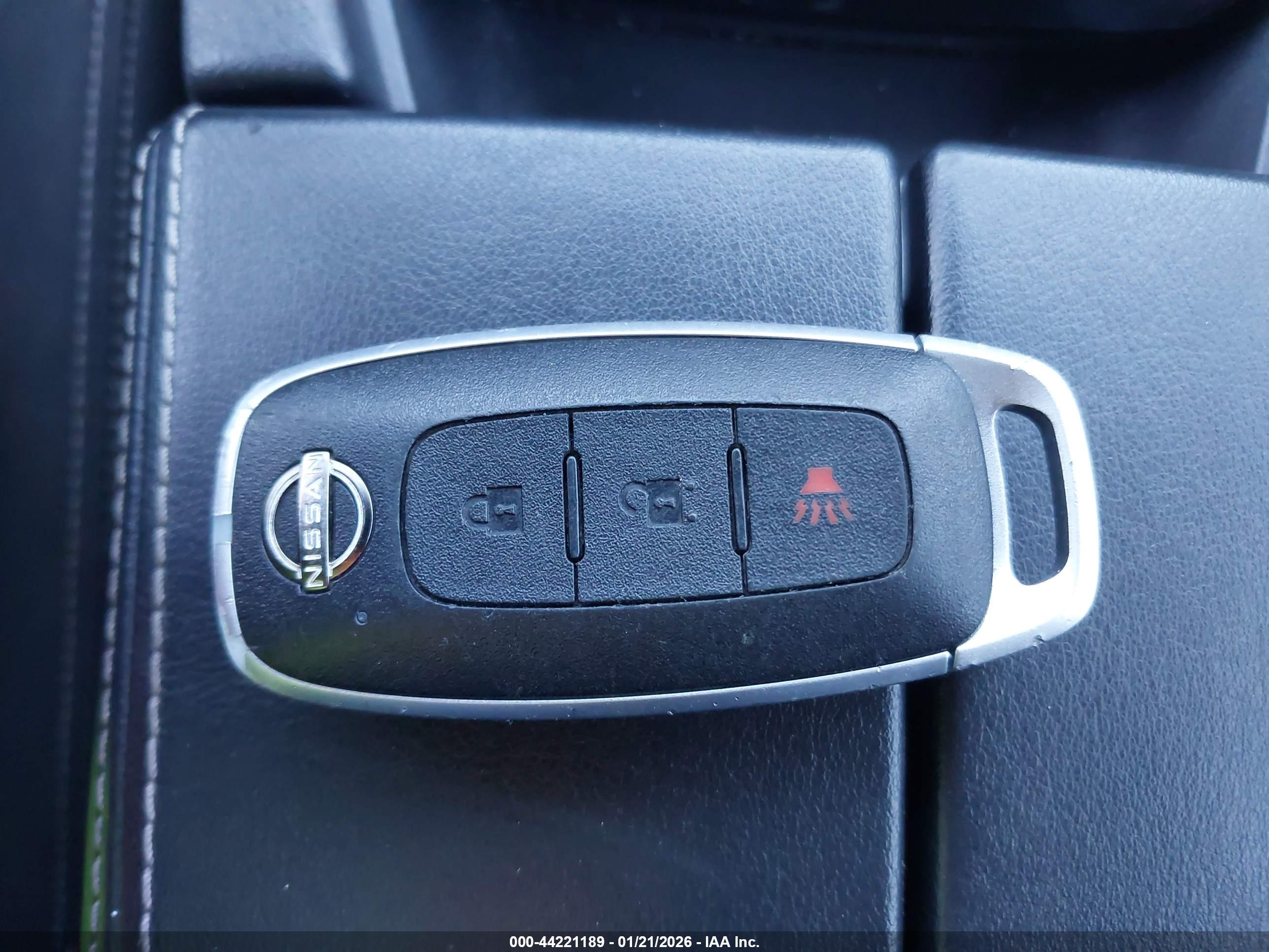 NISSAN ROGUE image 11