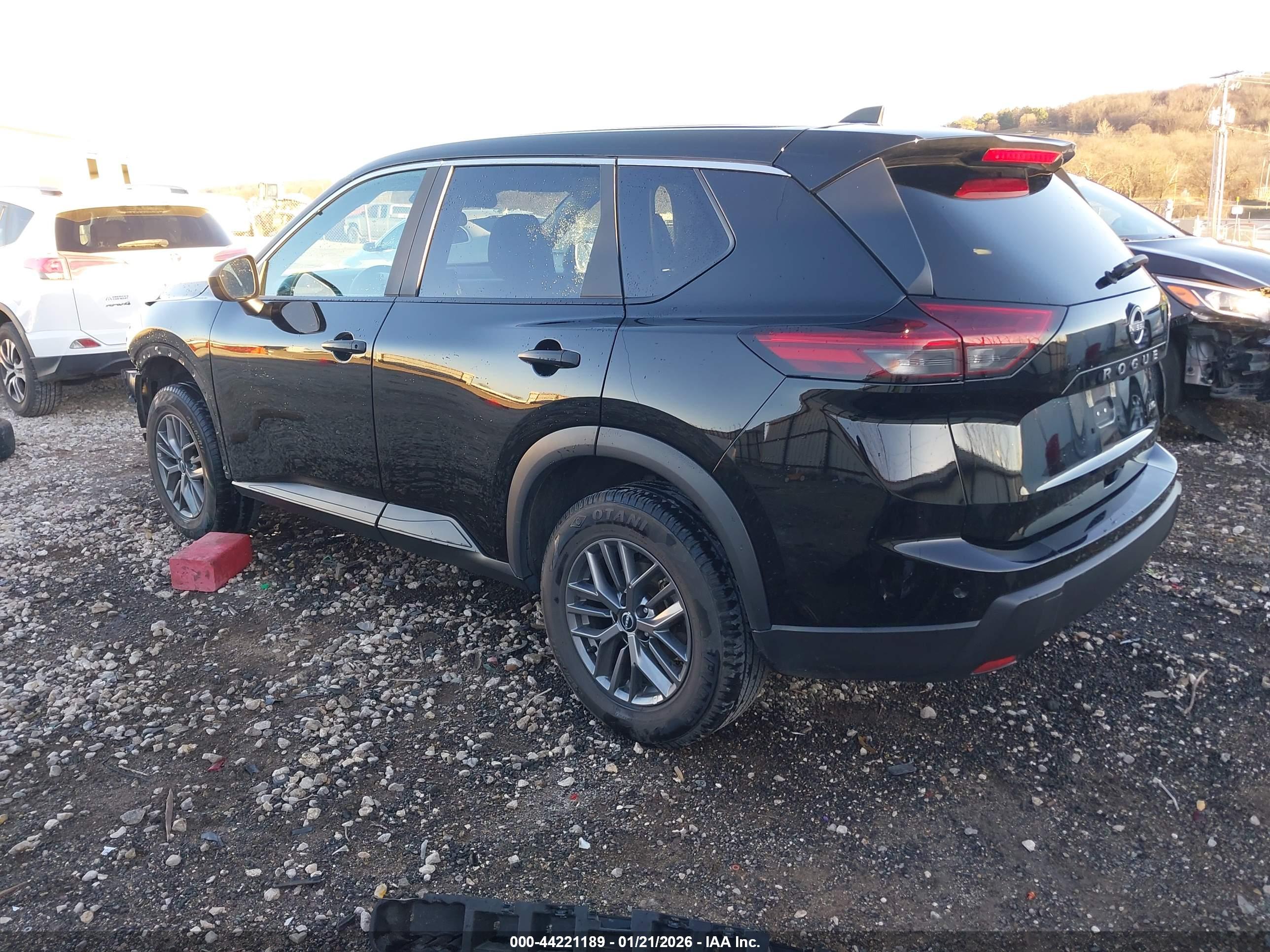 NISSAN ROGUE image 3