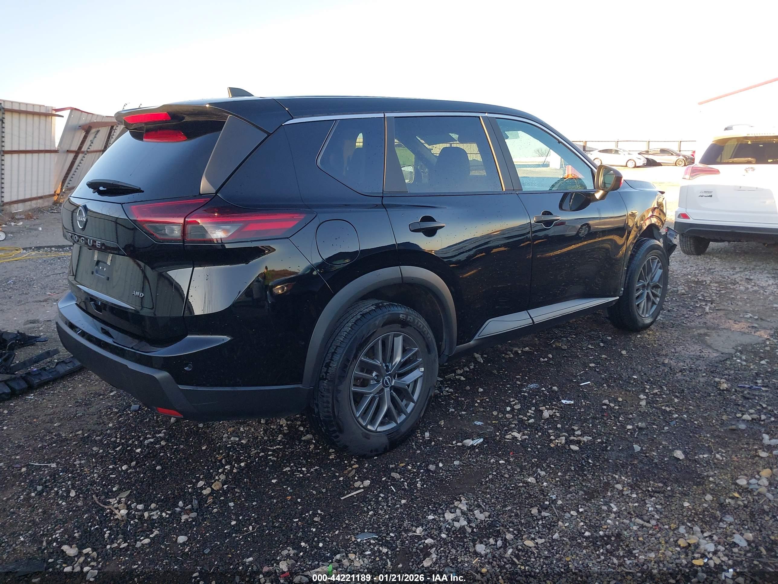 NISSAN ROGUE image 4