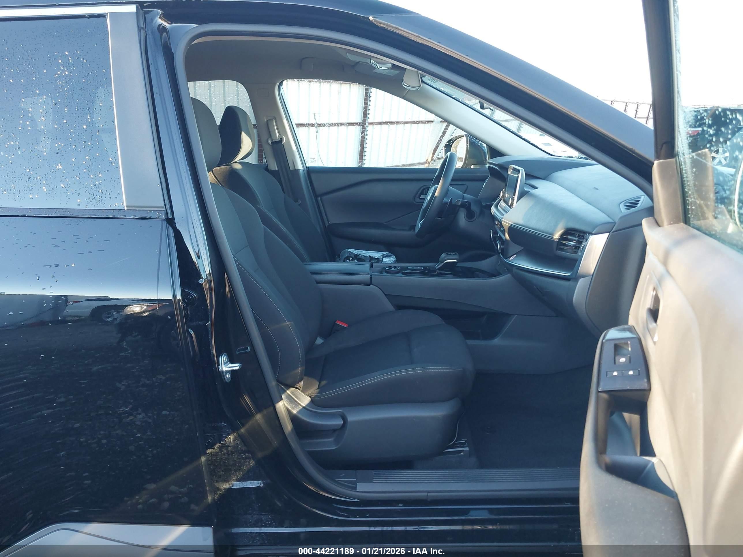 NISSAN ROGUE image 5