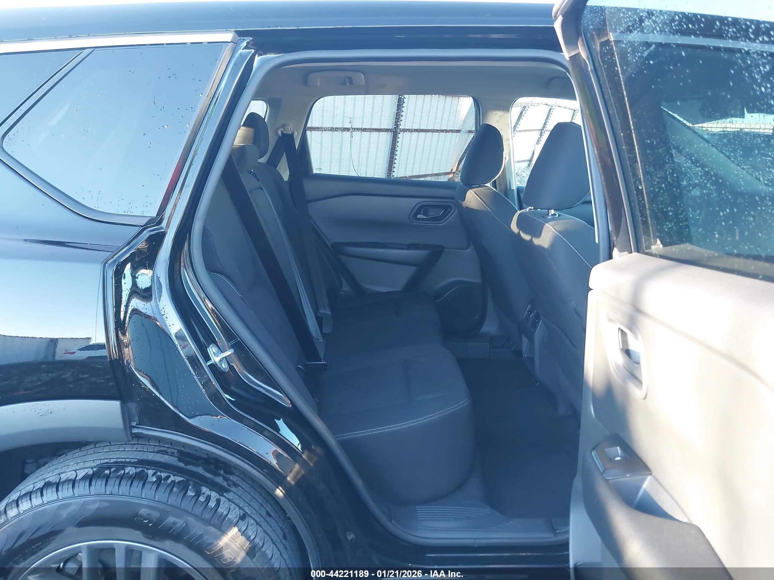 NISSAN ROGUE image 8