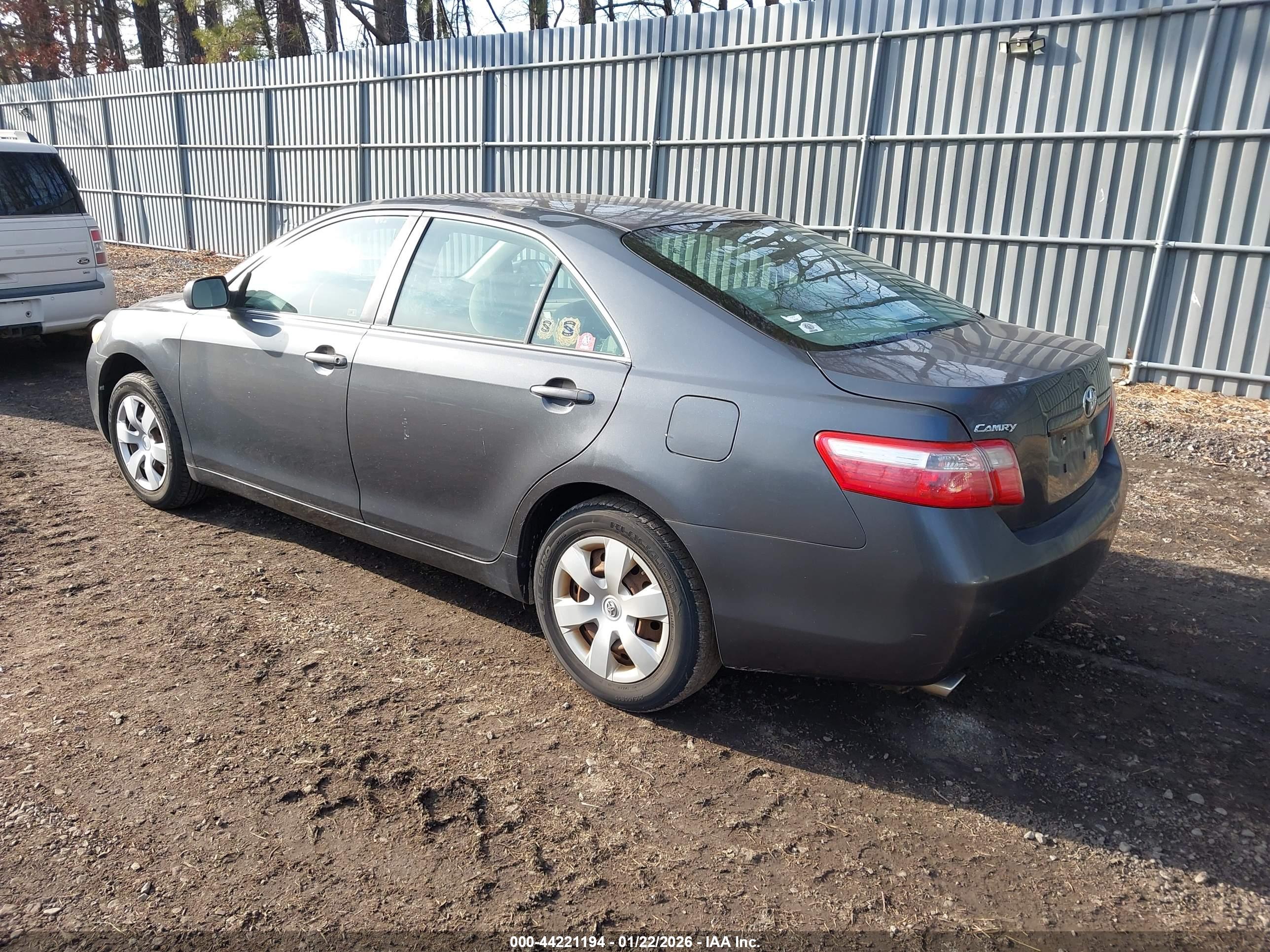 TOYOTA CAMRY image 3