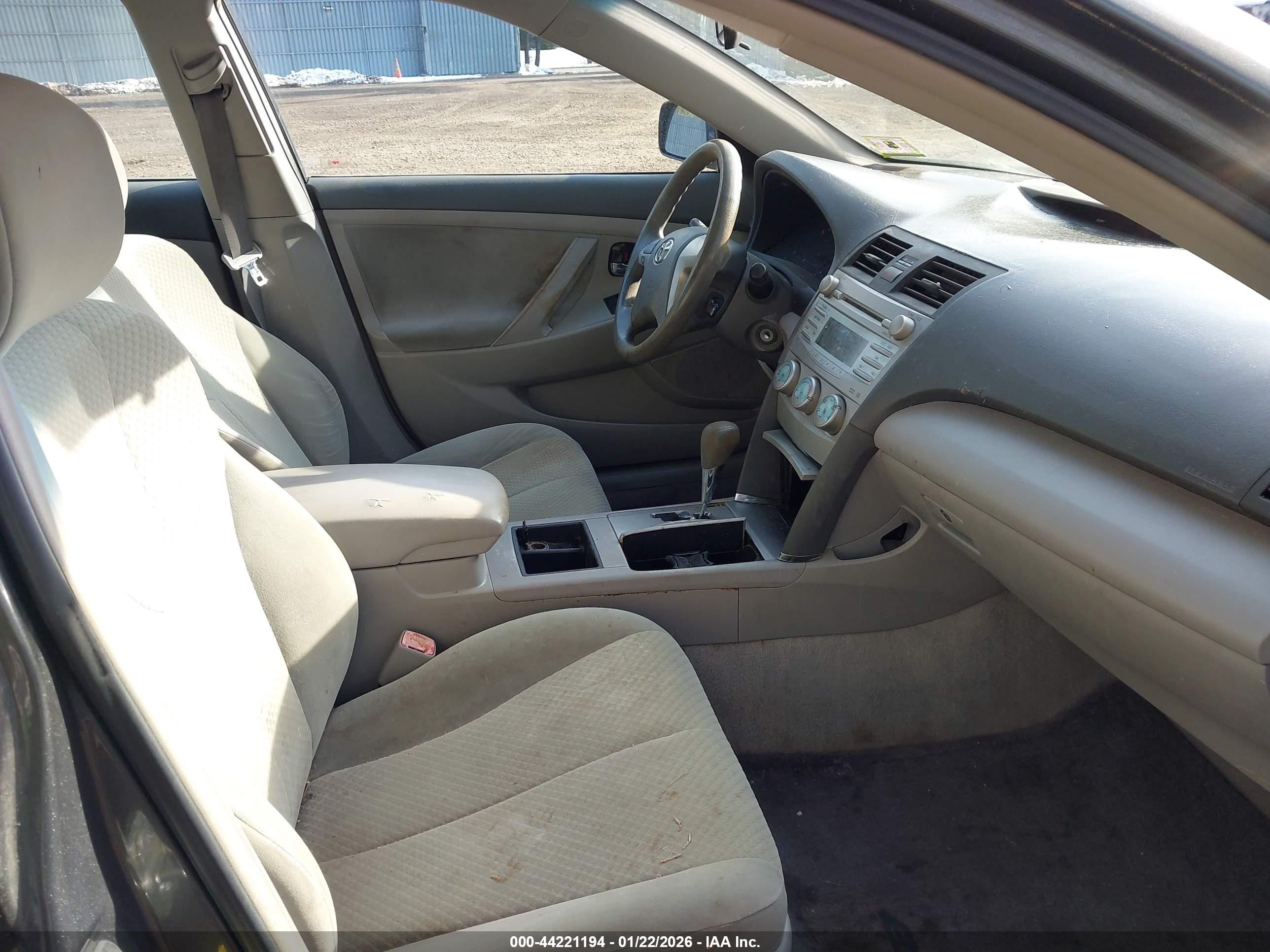 TOYOTA CAMRY image 5