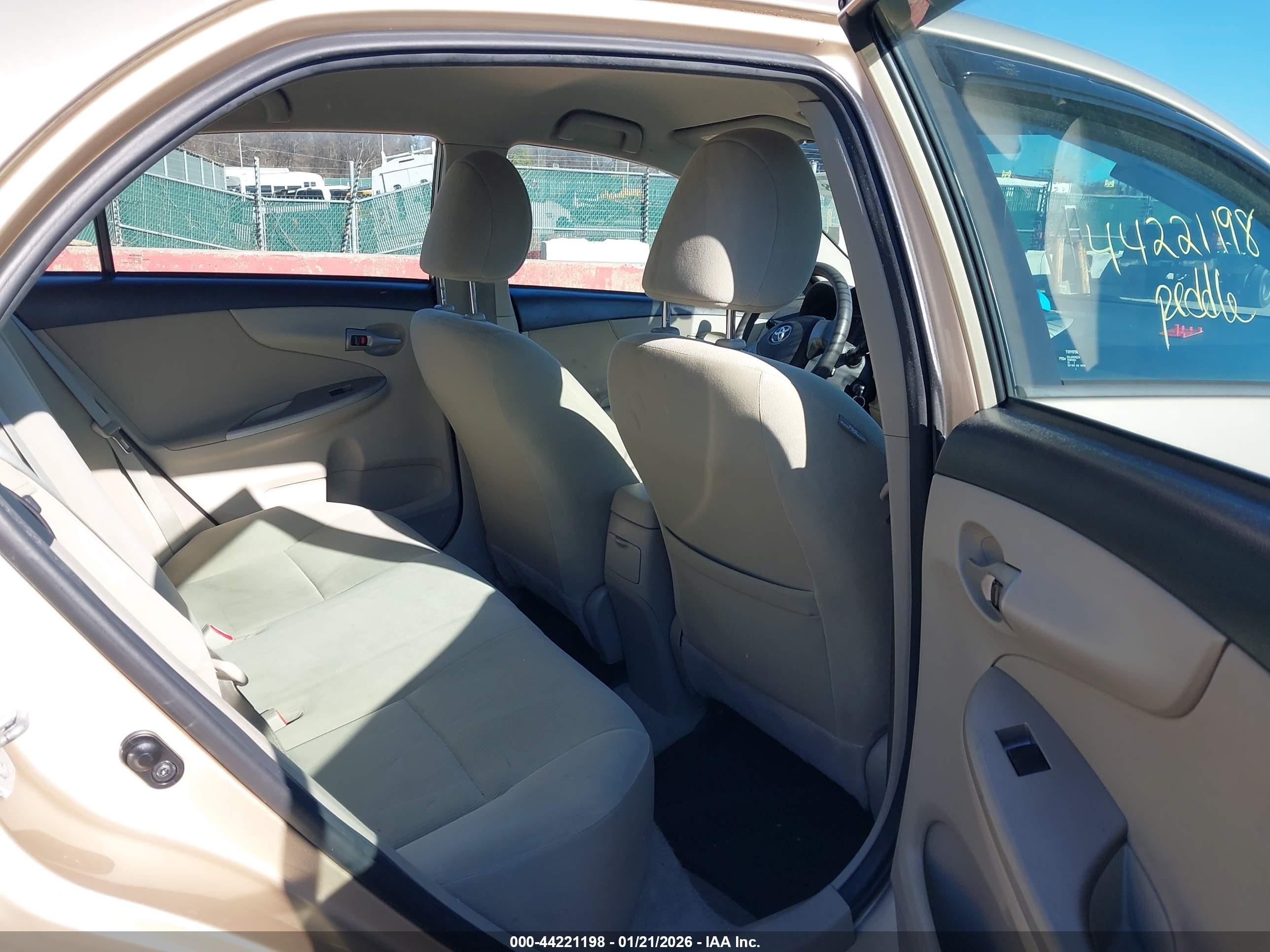 TOYOTA COROLLA image 8