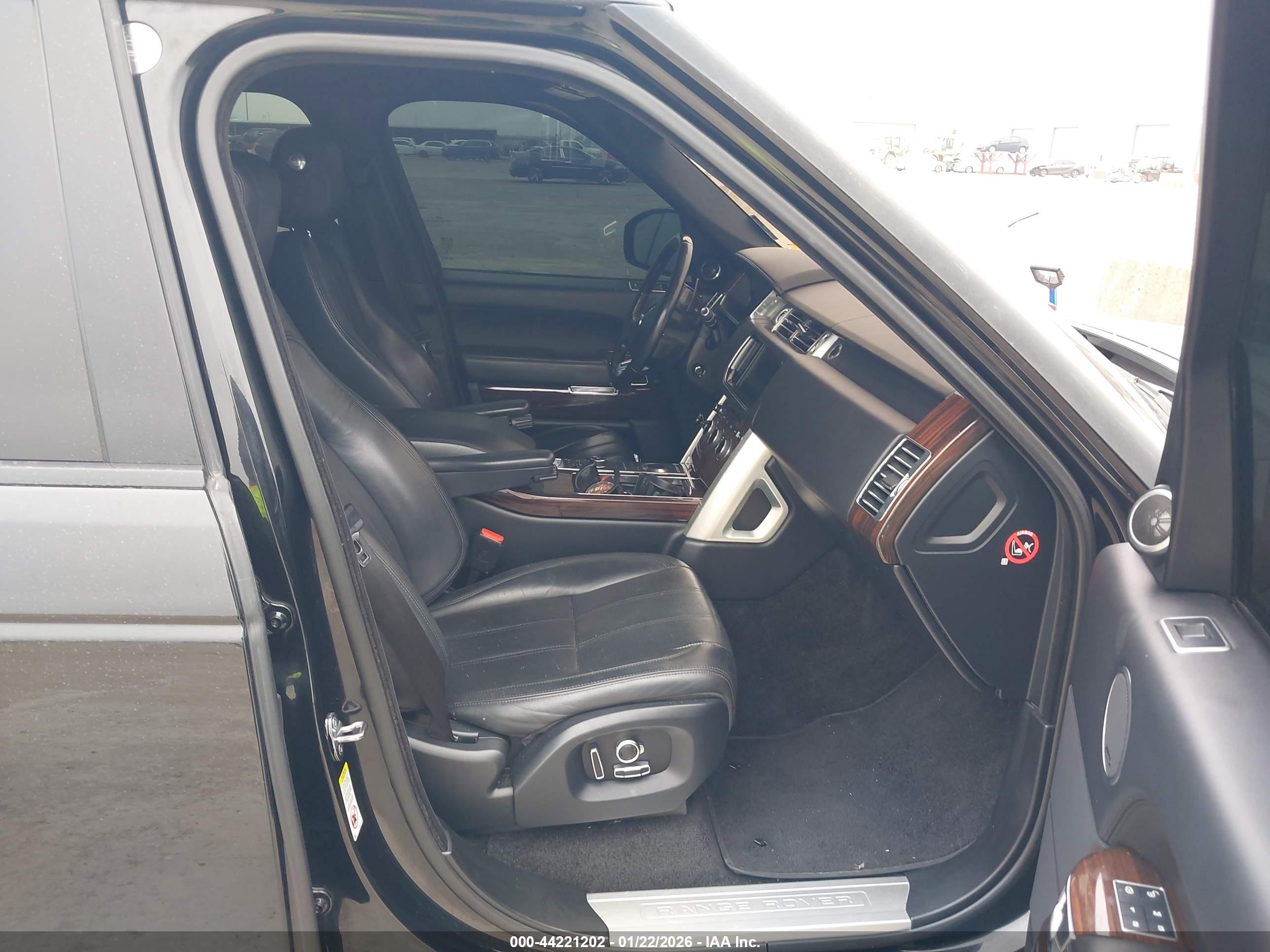 LAND ROVER image 5
