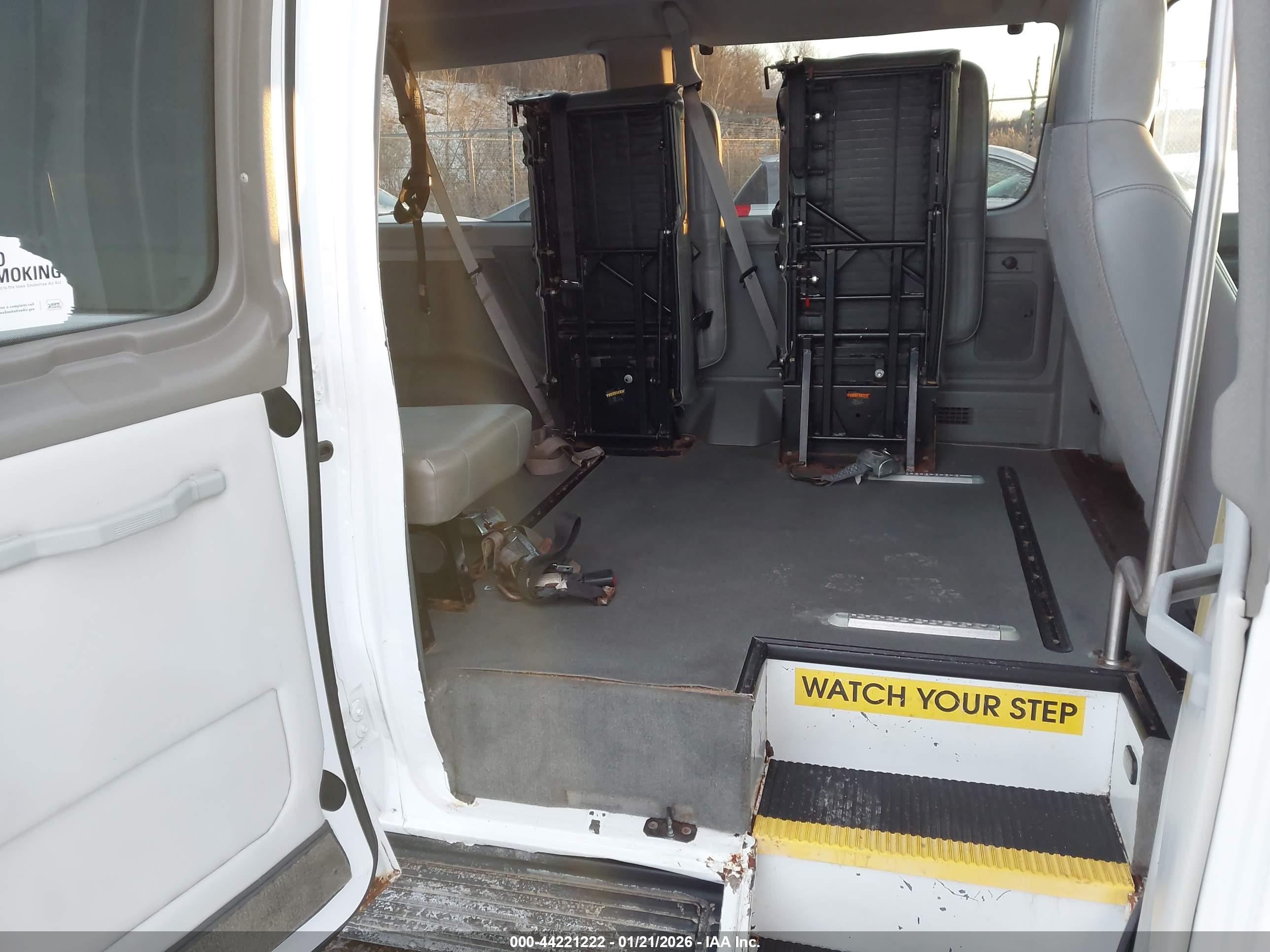 FORD E-350 image 8