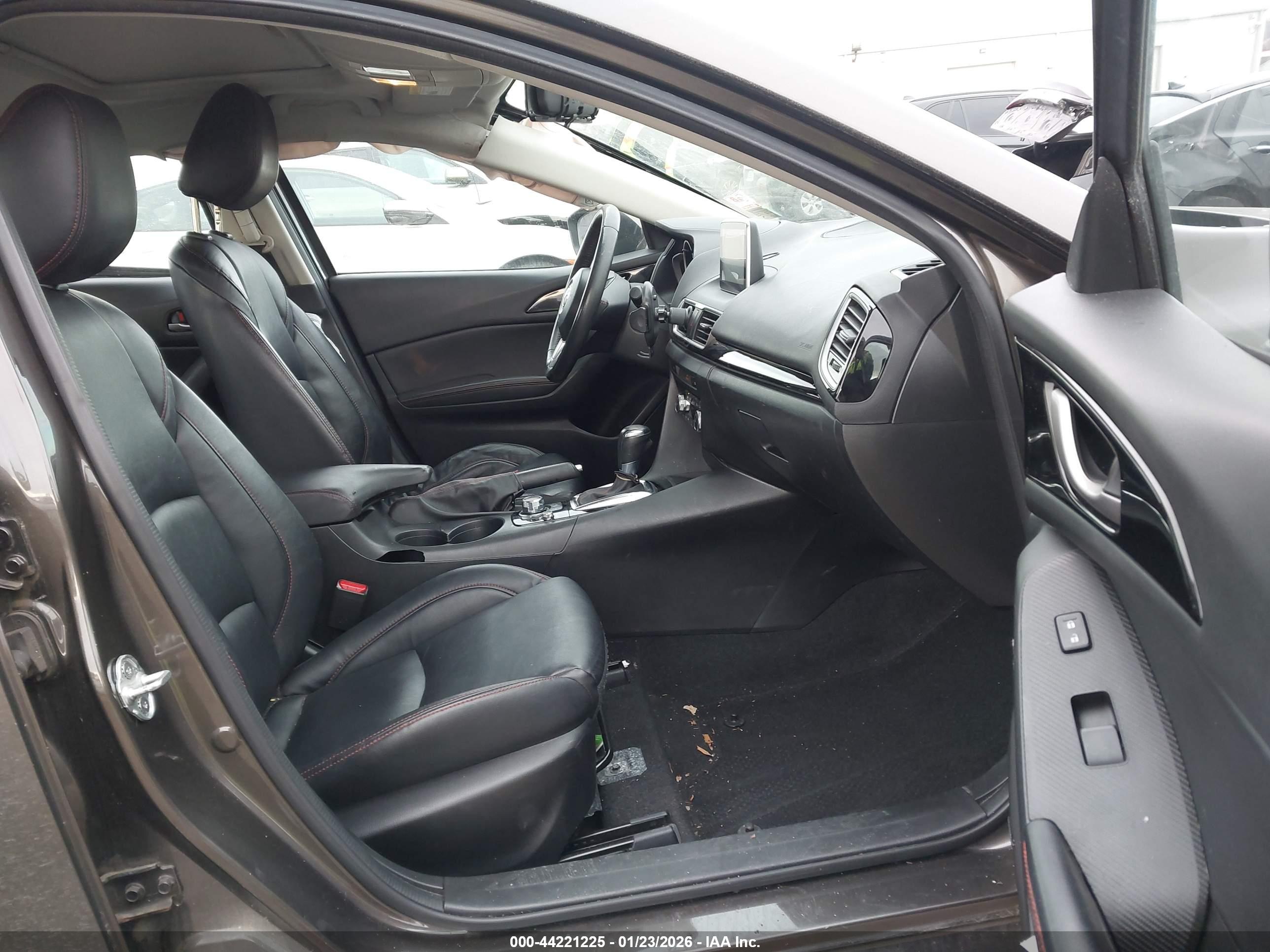 MAZDA MAZDA3 image 5