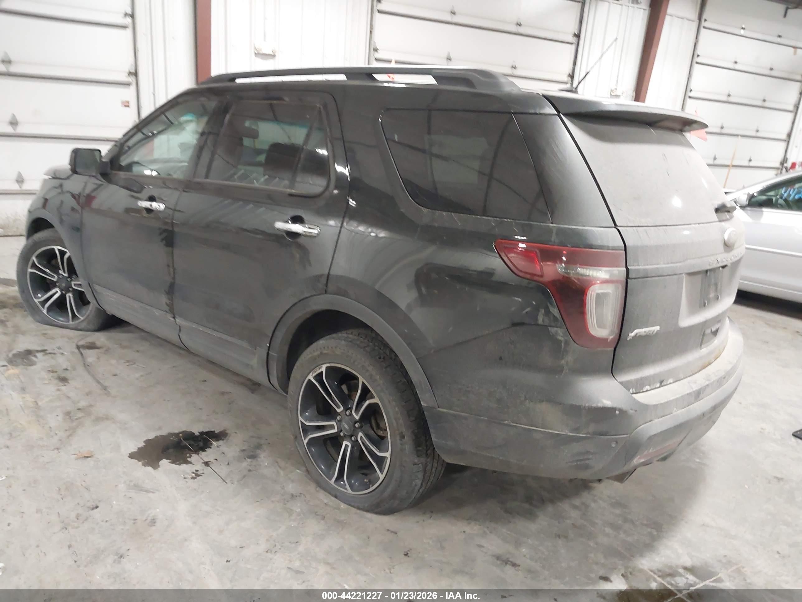 FORD EXPLORER image 3