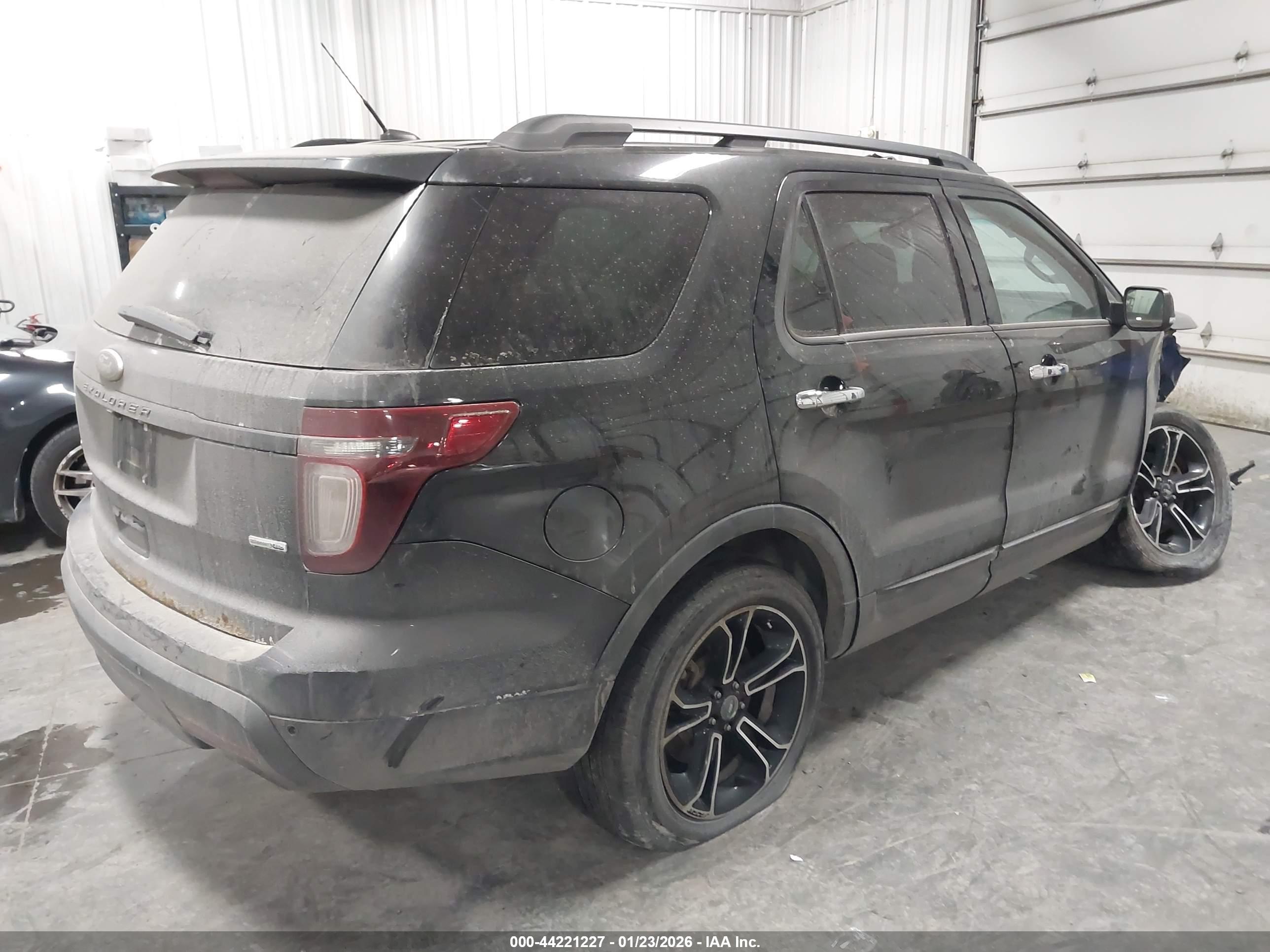 FORD EXPLORER image 4