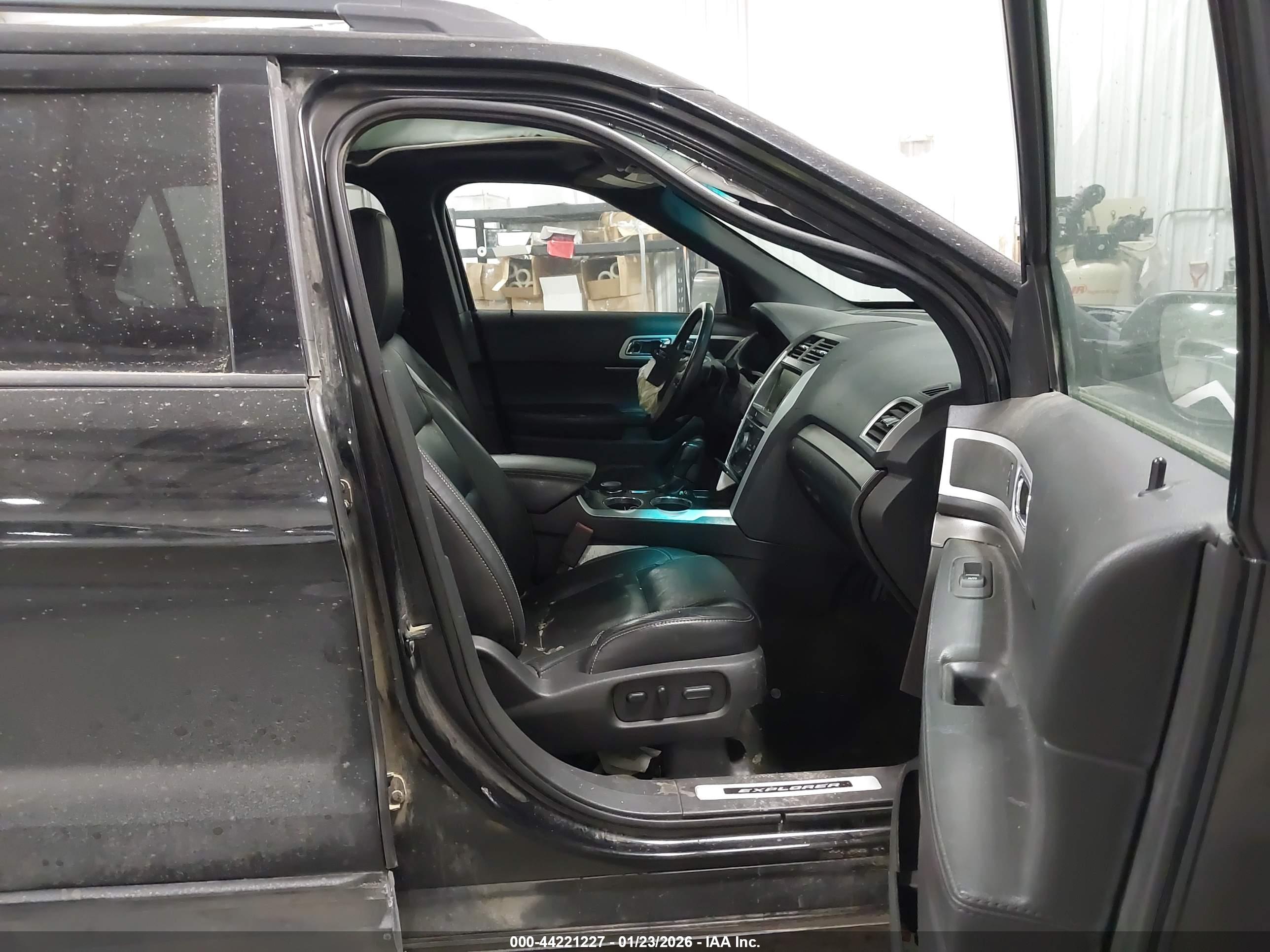 FORD EXPLORER image 5