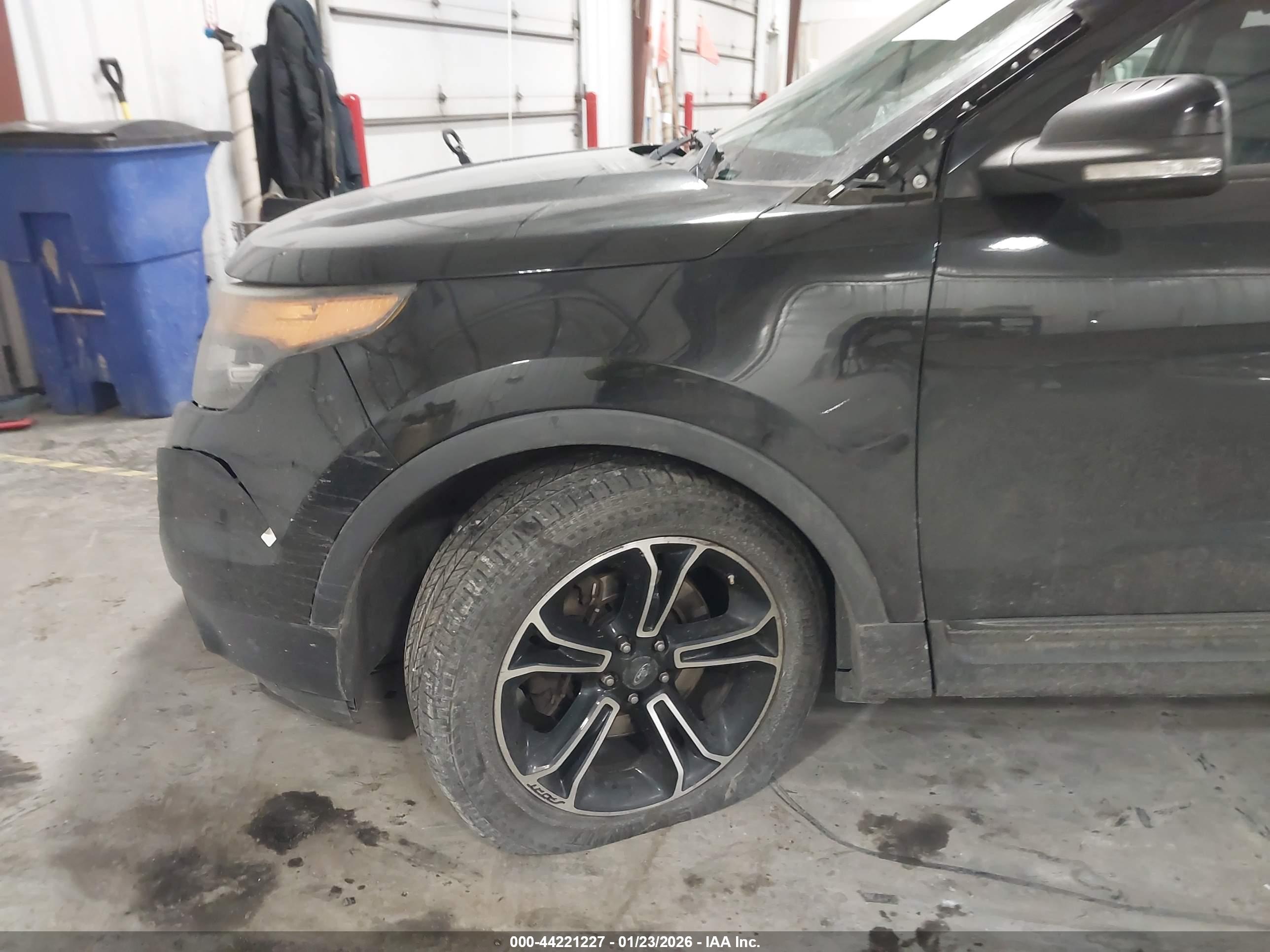 FORD EXPLORER image 6