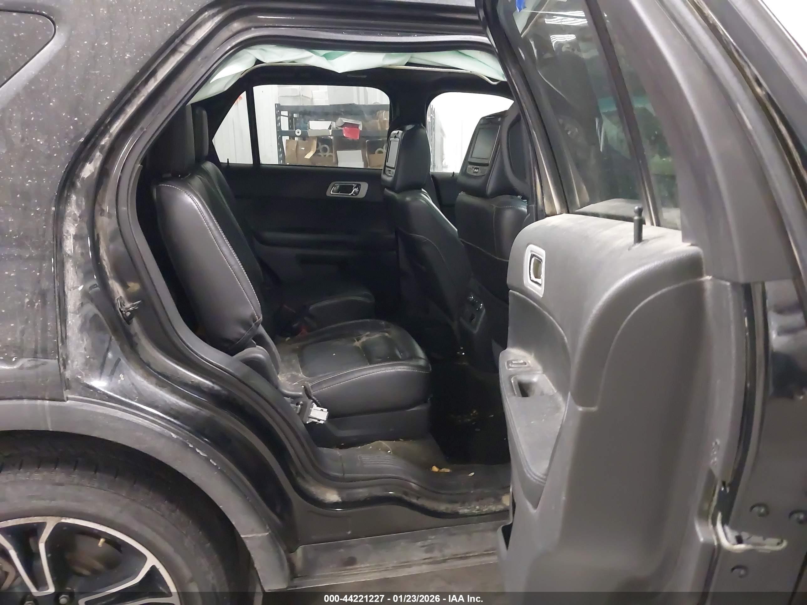 FORD EXPLORER image 8