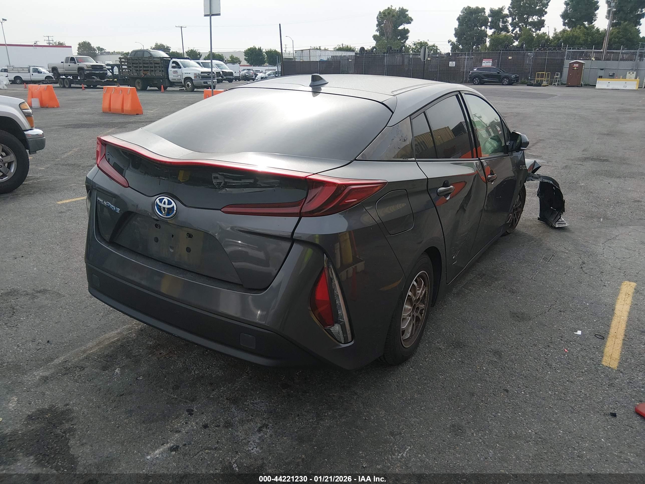 TOYOTA PRIUS image 4
