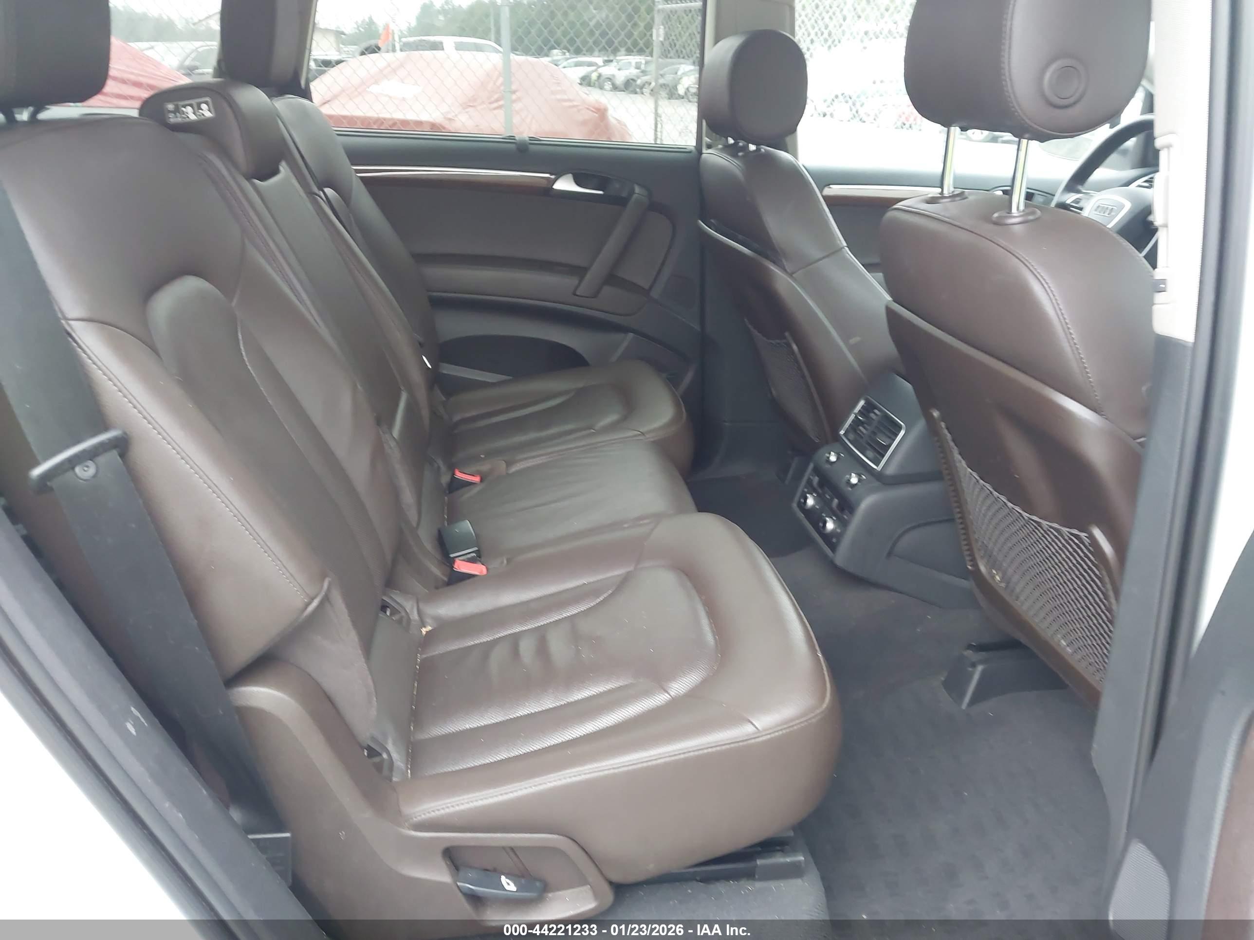 AUDI Q7 image 8
