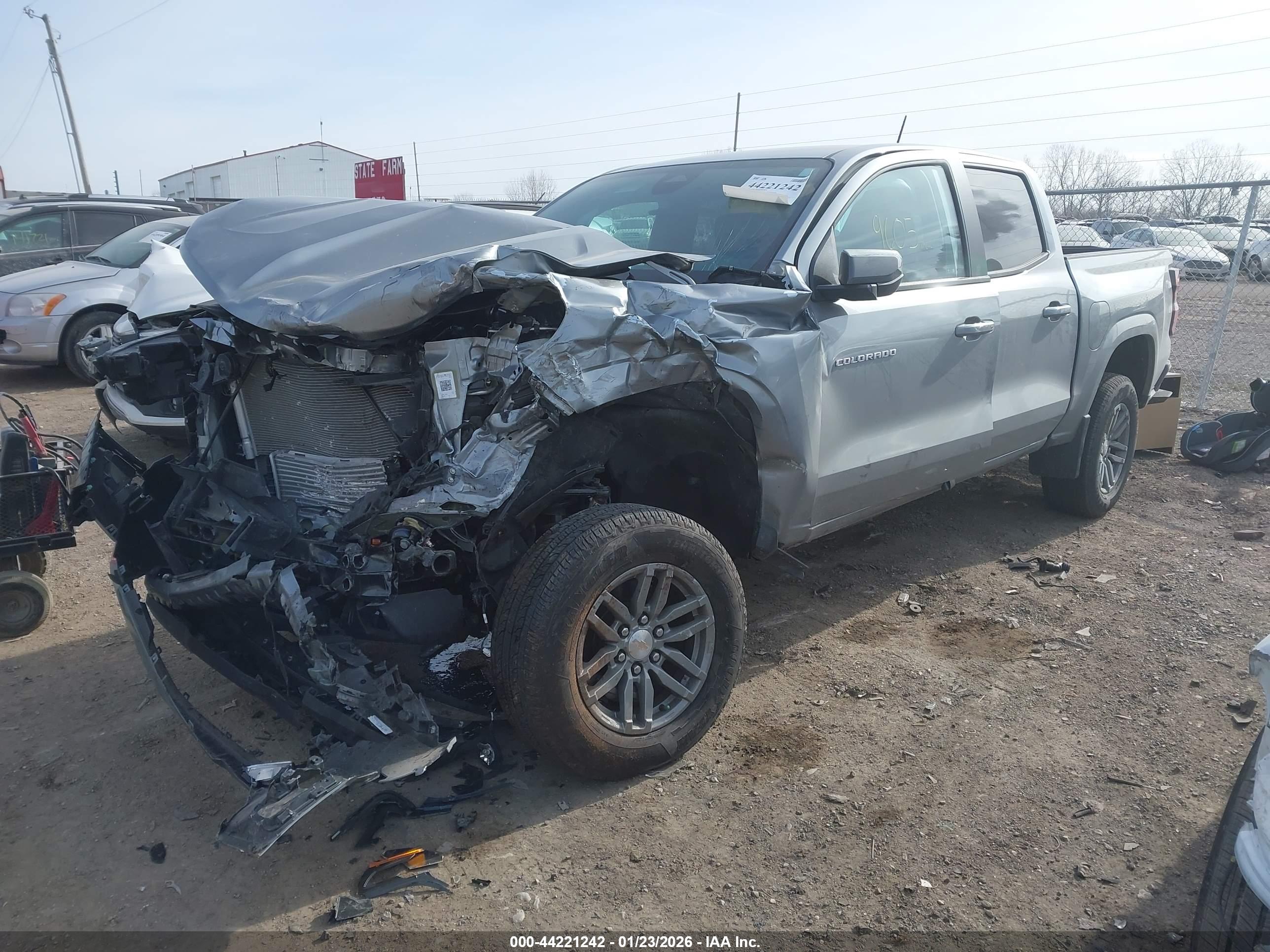 CHEVROLET COLORADO image 2