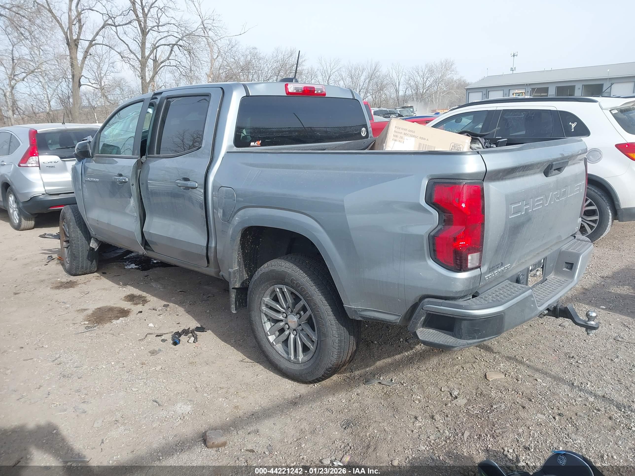 CHEVROLET COLORADO image 3