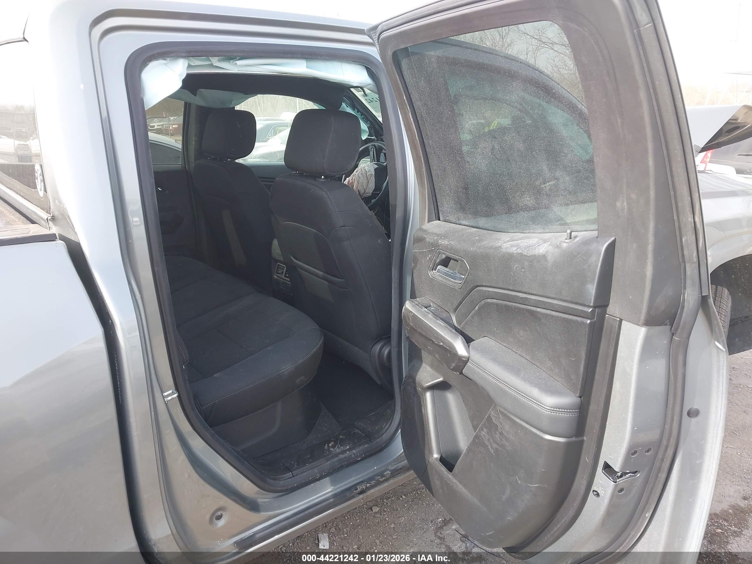 CHEVROLET COLORADO image 8