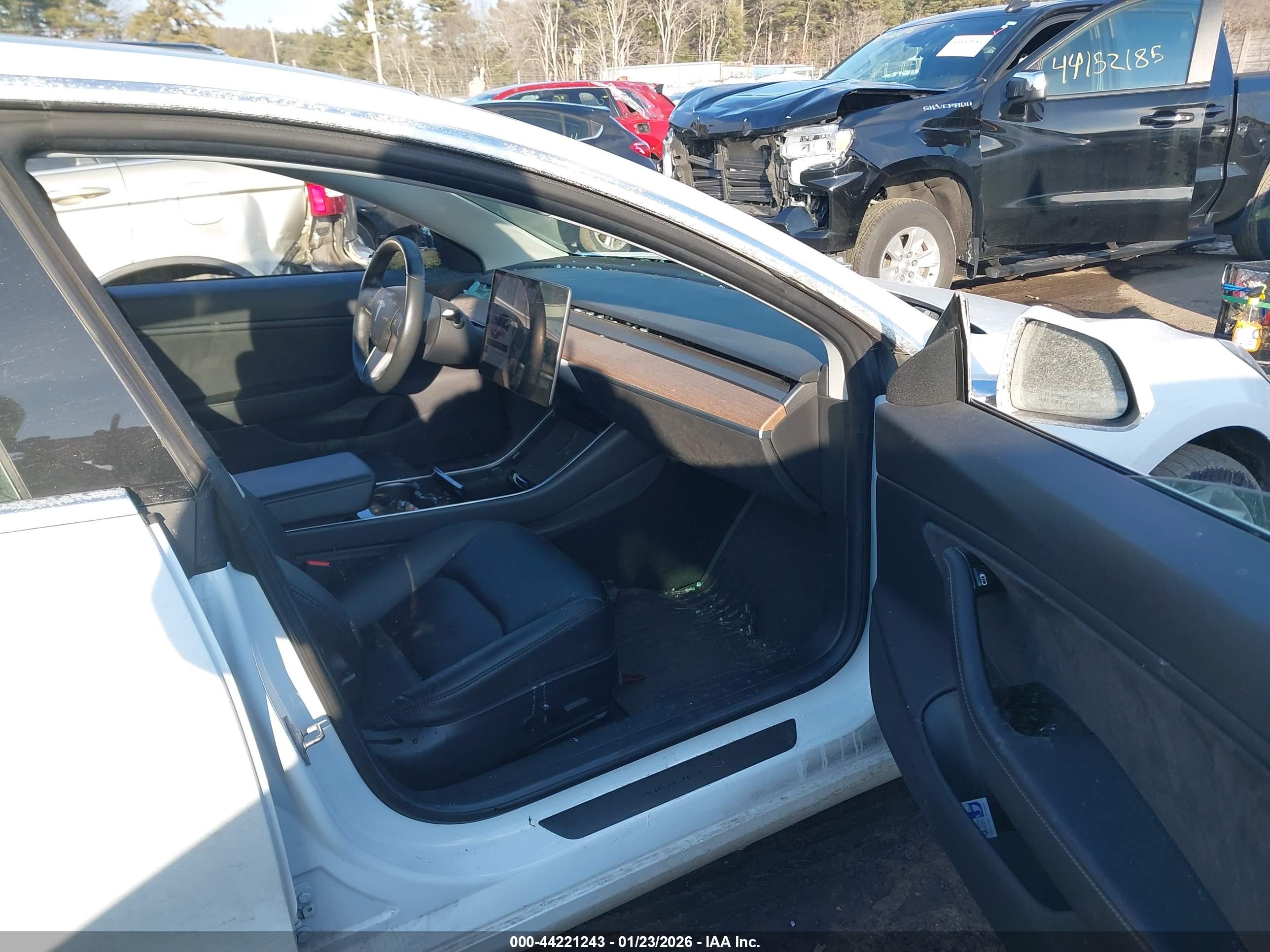 TESLA MODEL image 5