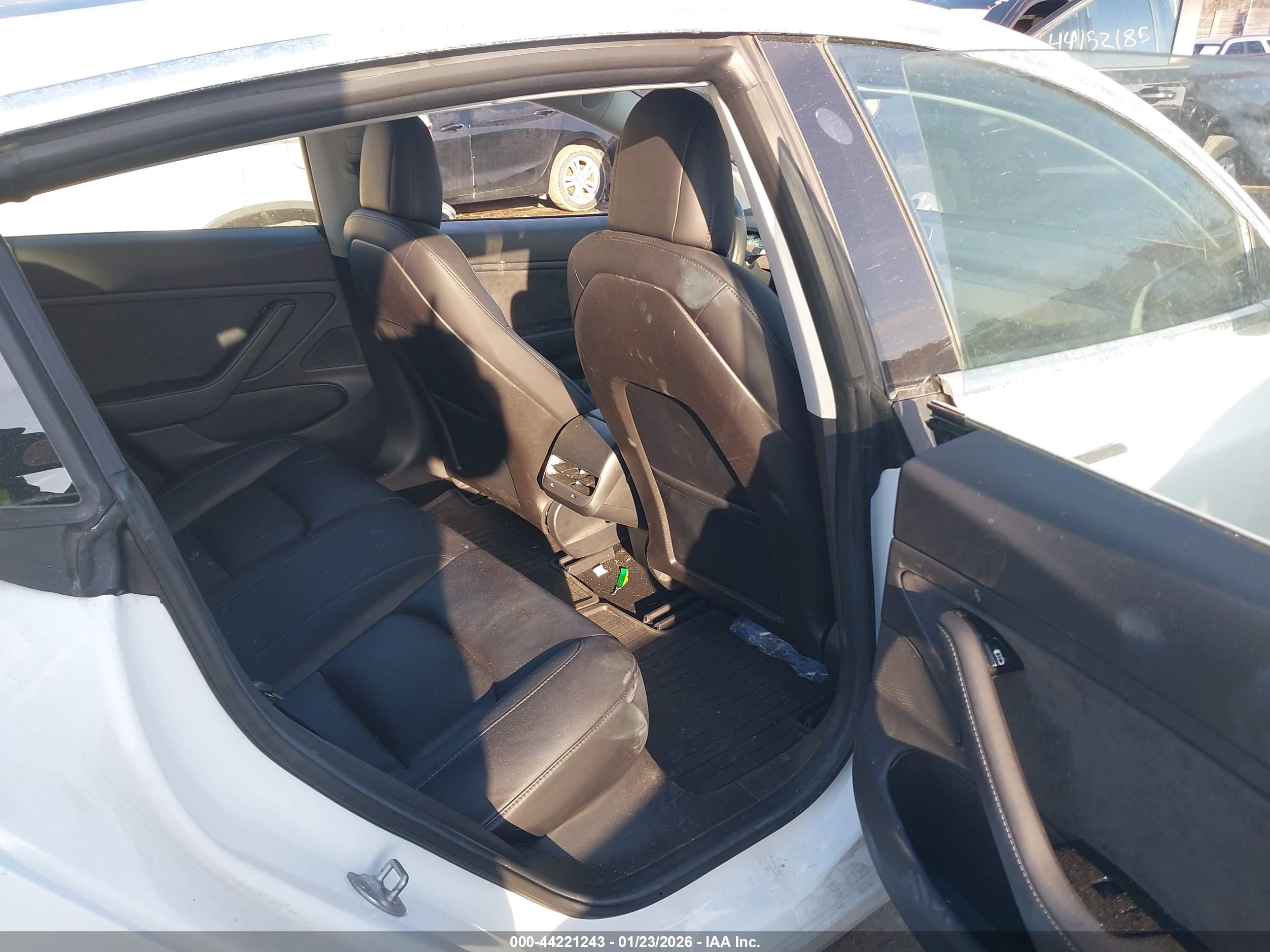 TESLA MODEL image 8