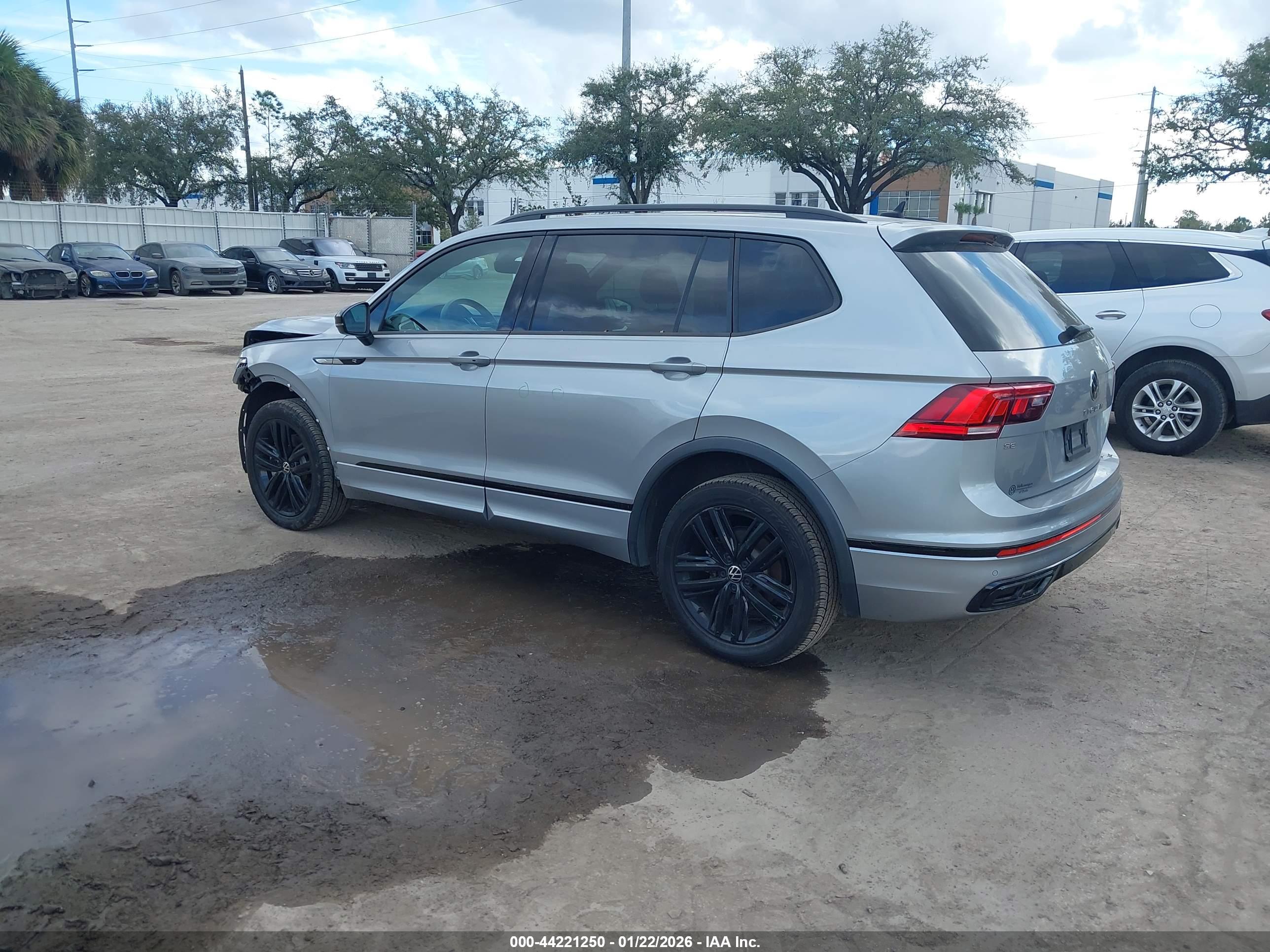 VOLKSWAGEN TIGUAN image 3