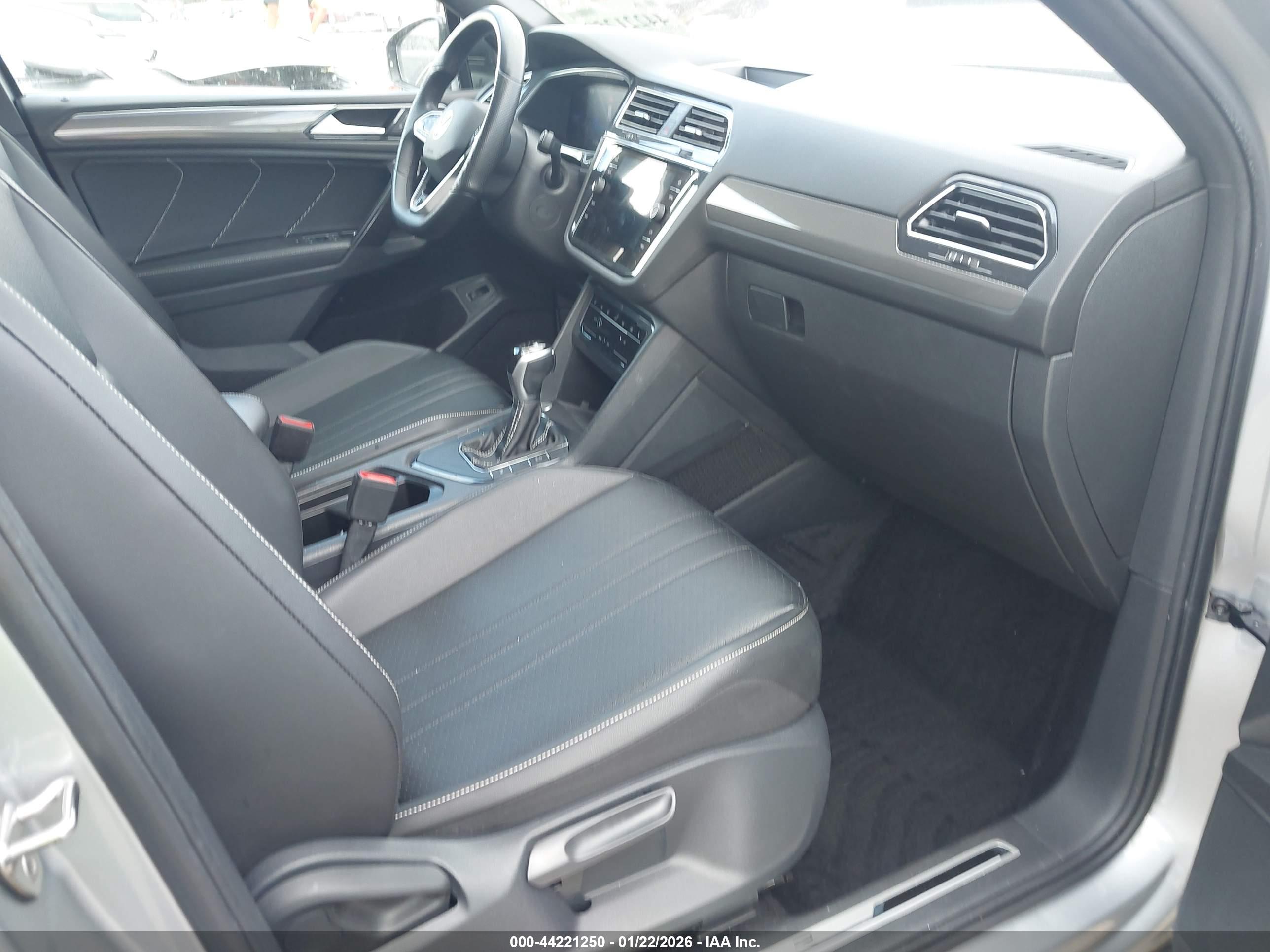 VOLKSWAGEN TIGUAN image 5