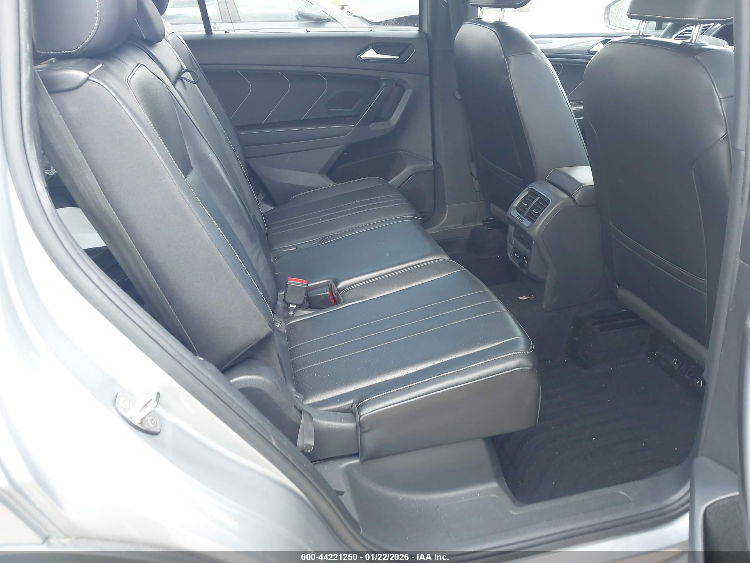 VOLKSWAGEN TIGUAN image 8