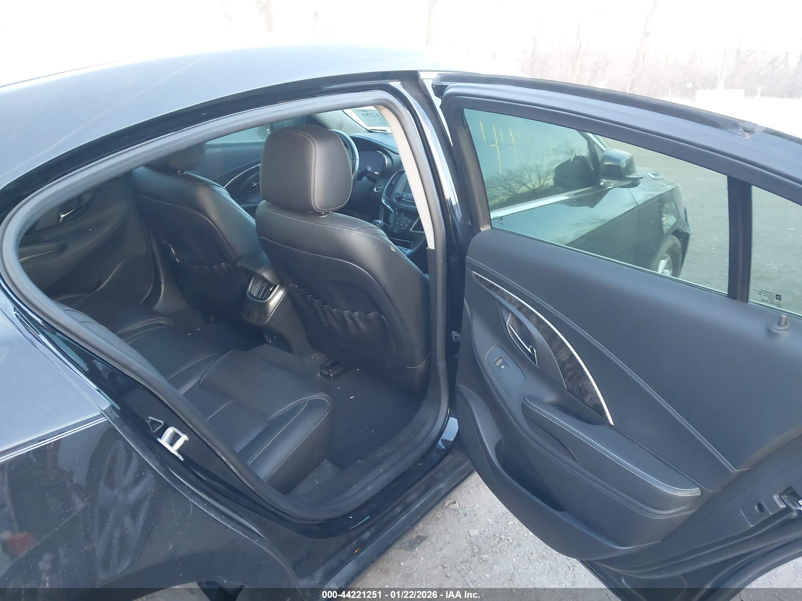 BUICK LACROSSE image 8
