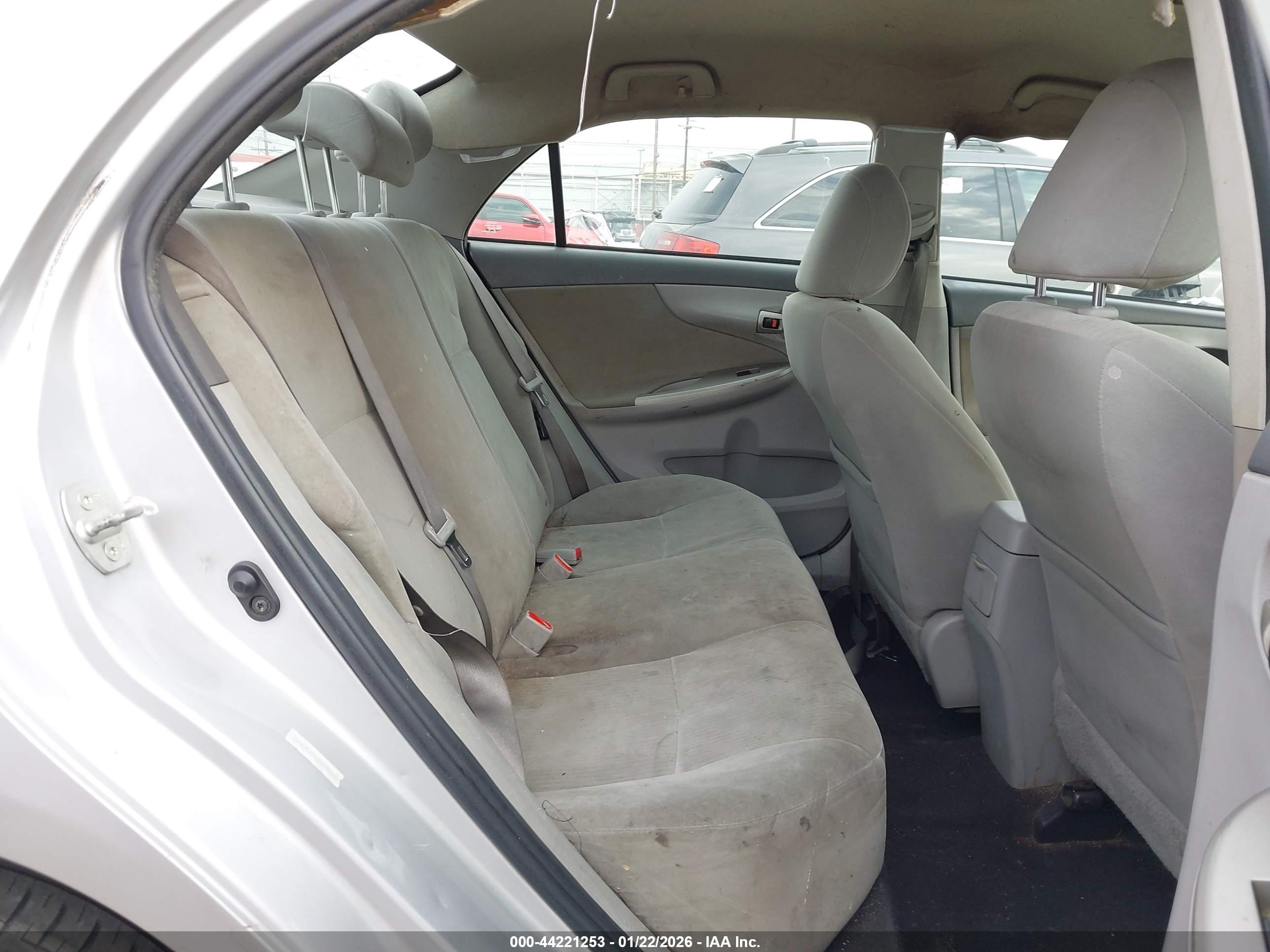 TOYOTA COROLLA image 8