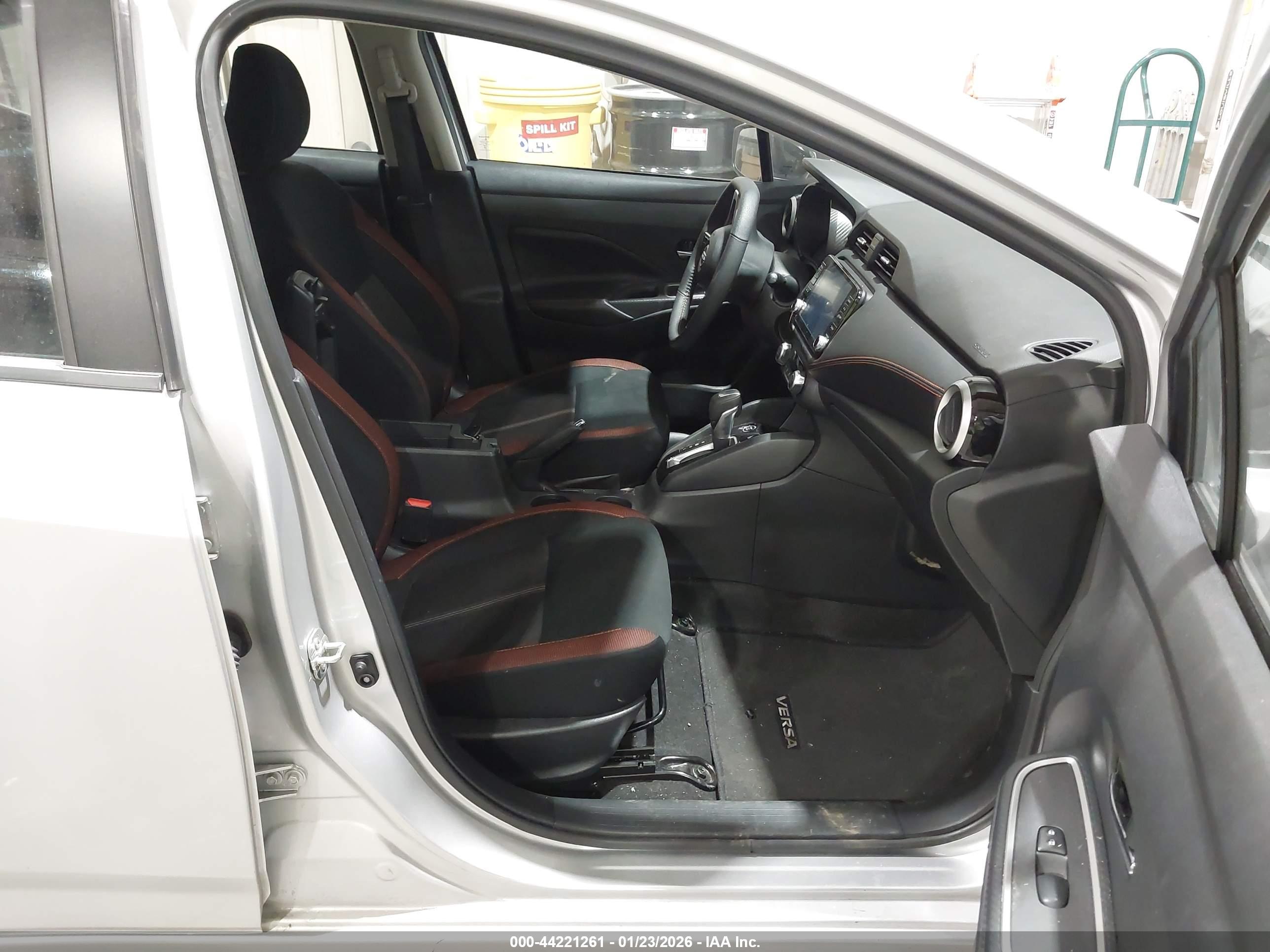 NISSAN VERSA image 5
