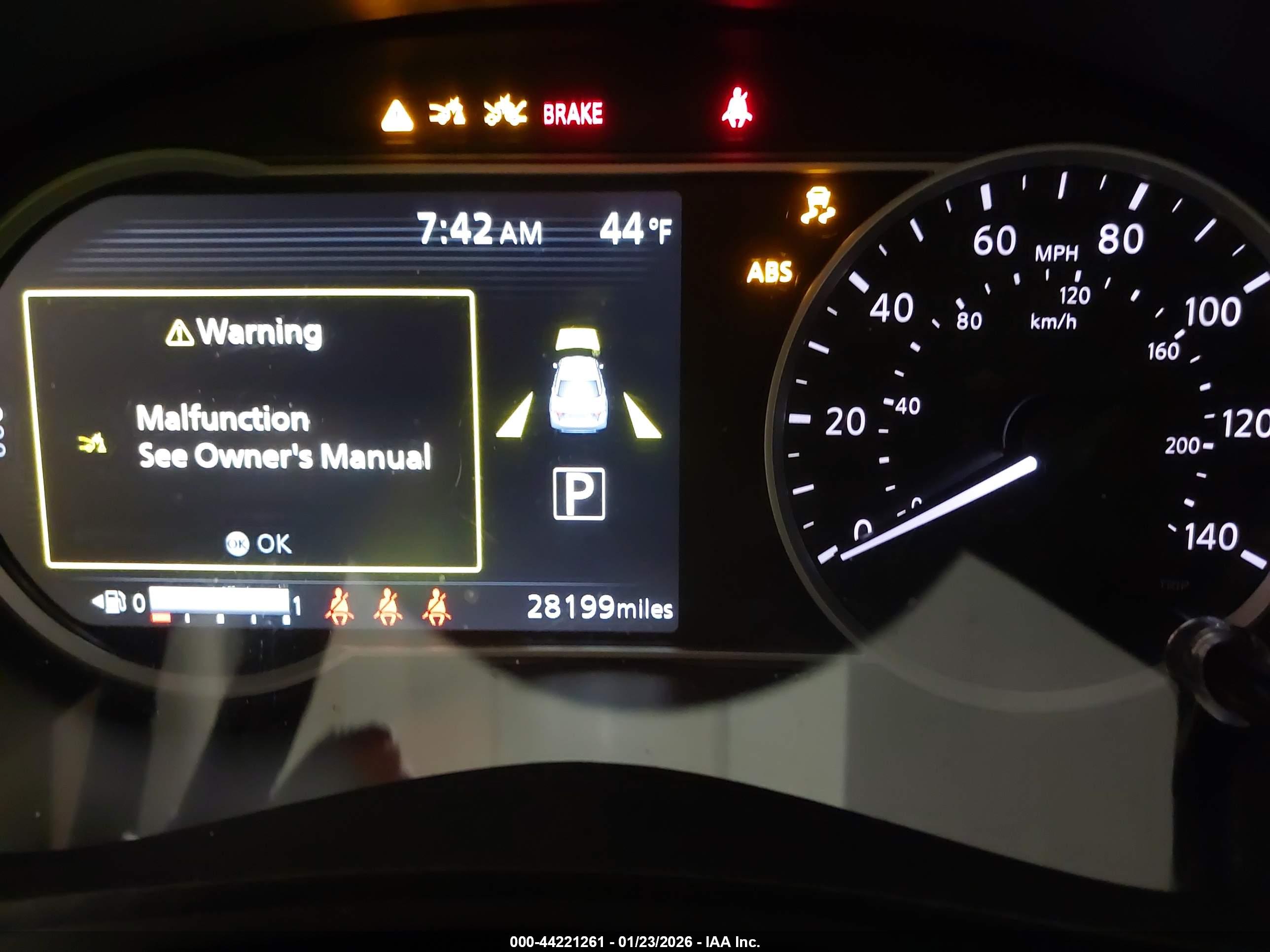 NISSAN VERSA image 7