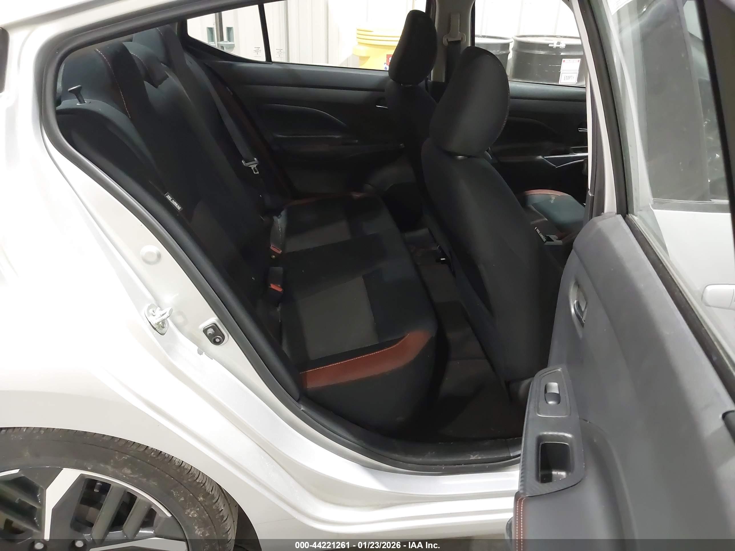 NISSAN VERSA image 8