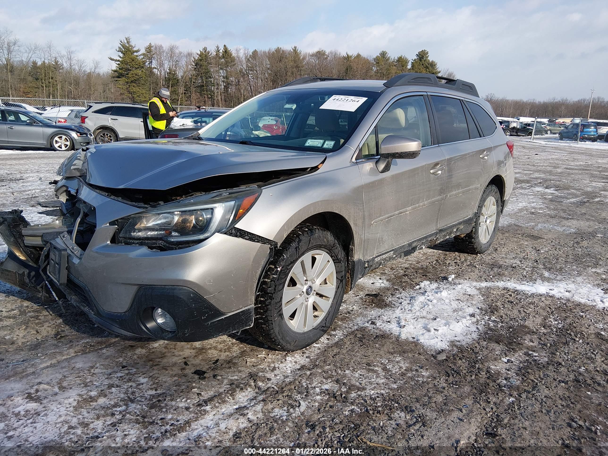 SUBARU OUTBACK image 2