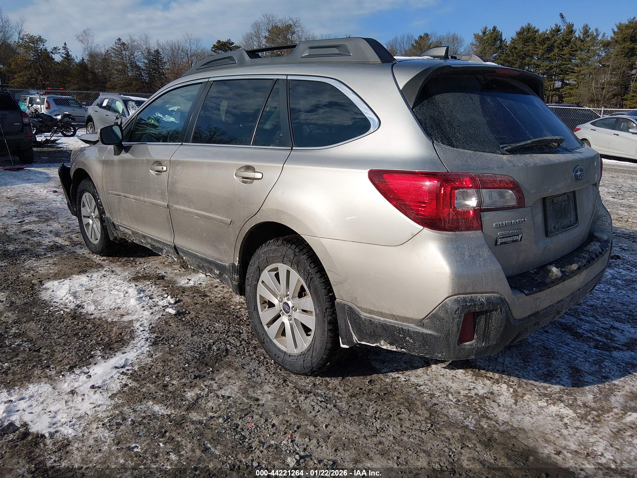 SUBARU OUTBACK image 3