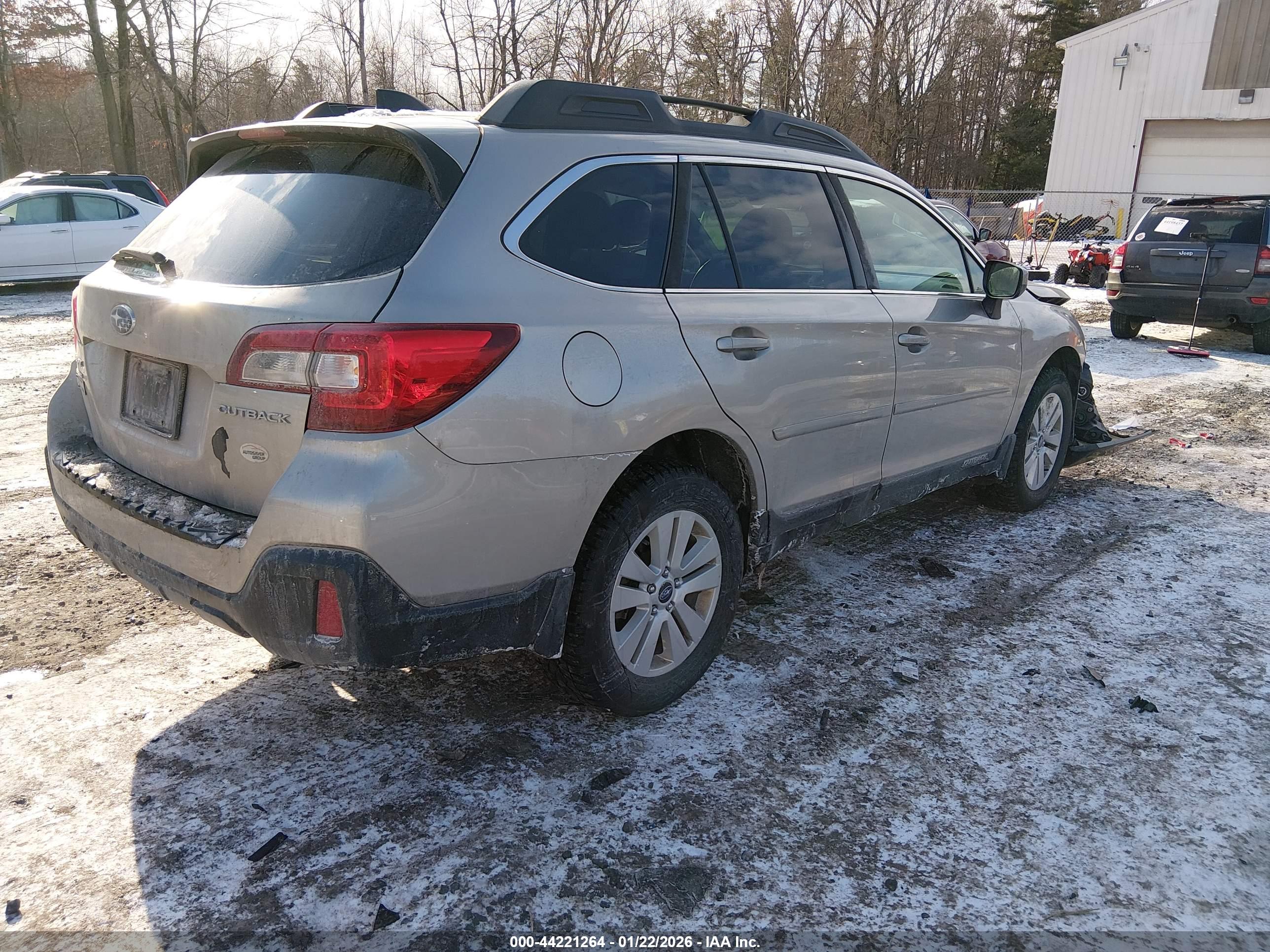 SUBARU OUTBACK image 4