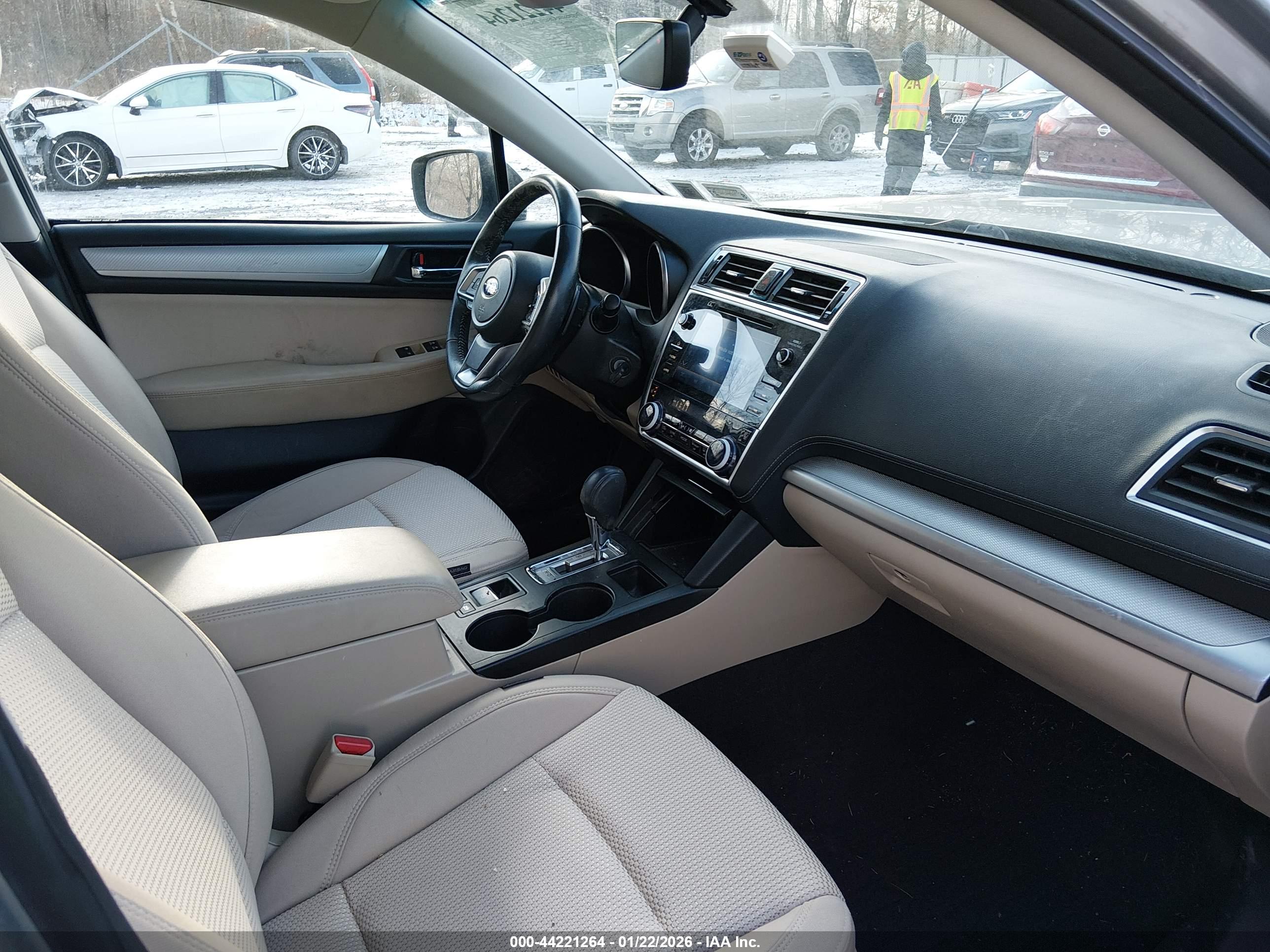 SUBARU OUTBACK image 5