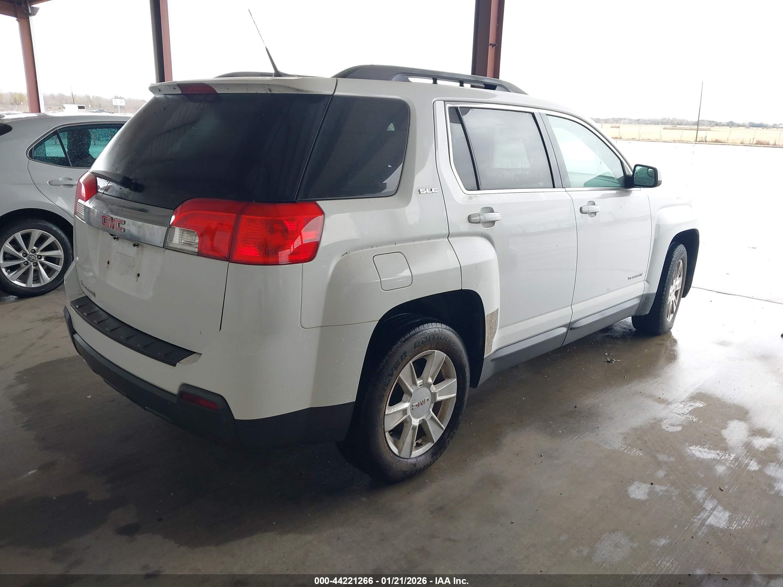 GMC TERRAIN image 4
